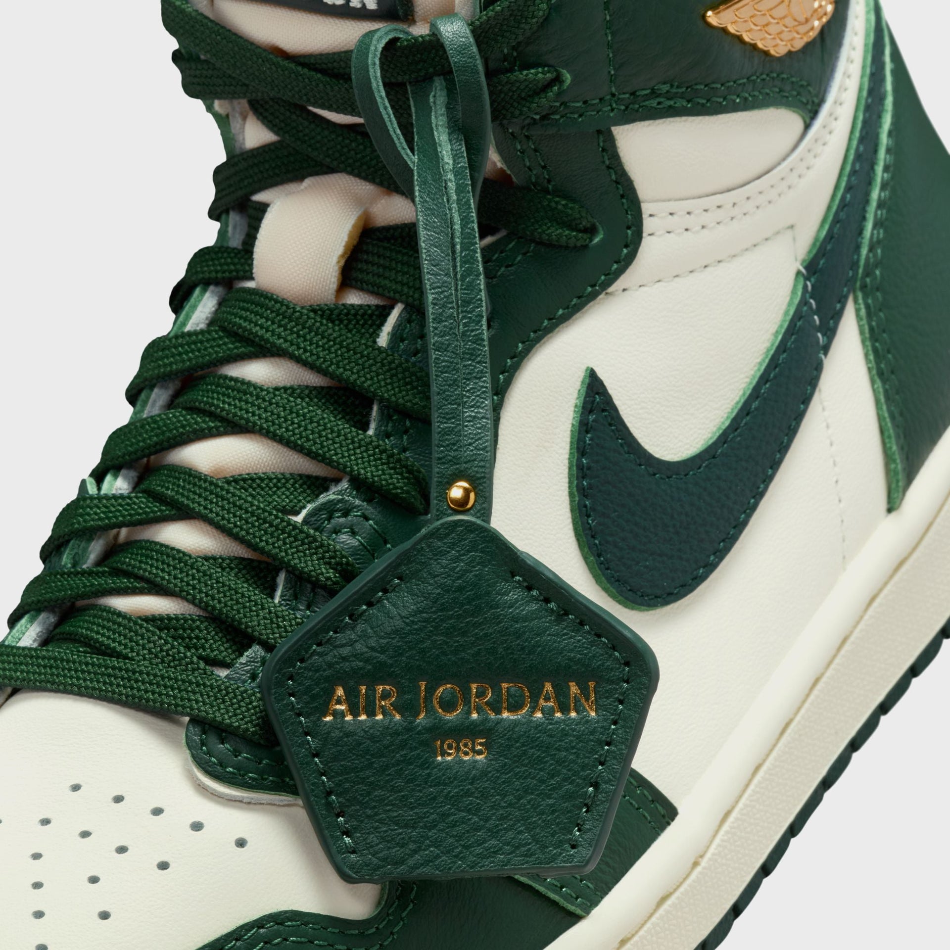 Jordan WMNS Air Jordan 1 Retro High OG - Fir / Coconut Milk / Pro Green