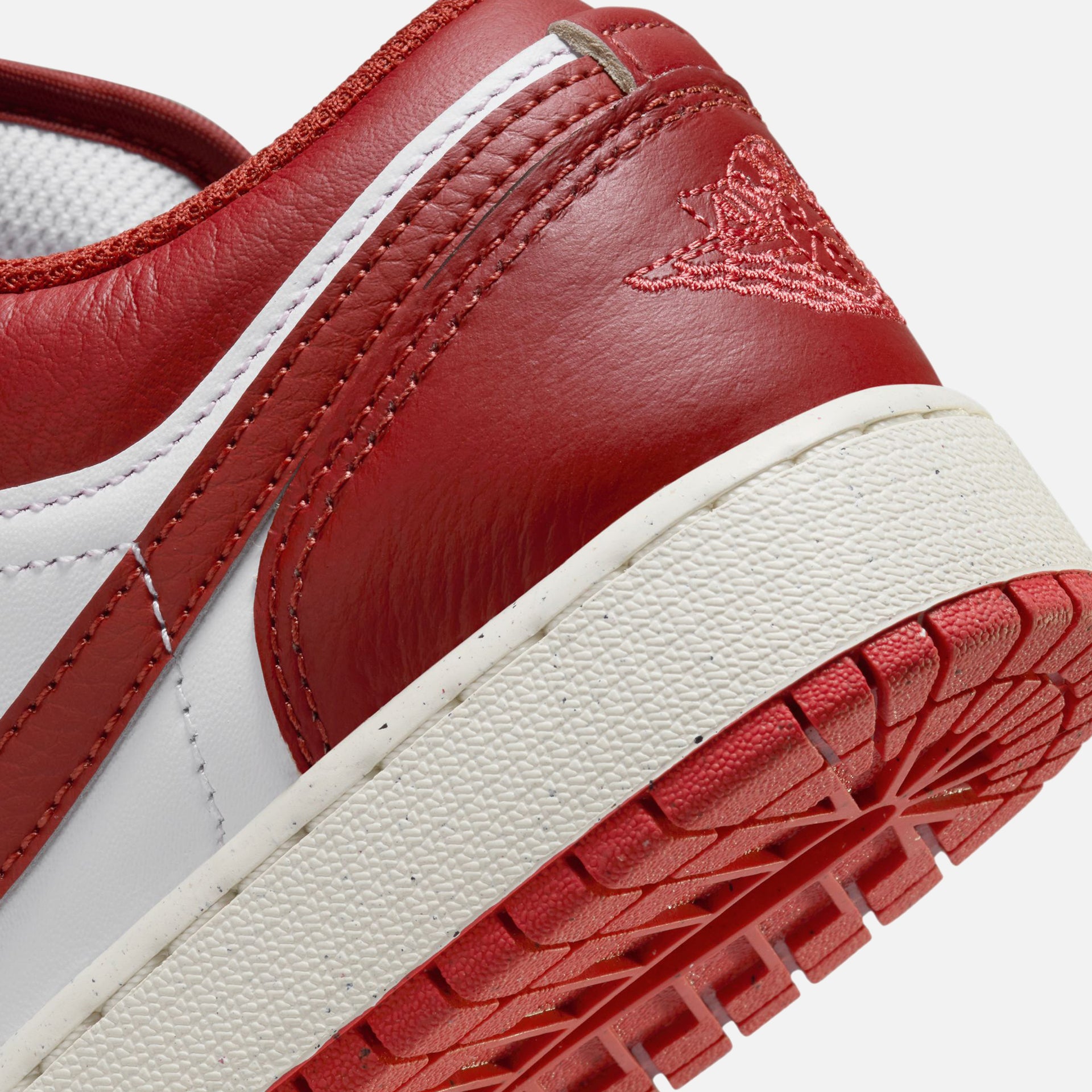 Jordan GS Air Jordan 1 Low SE - White / Dune Red / Lobster / Sail