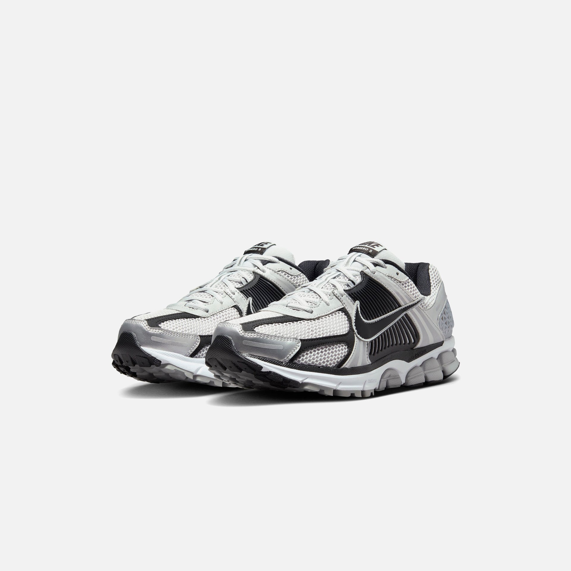 Nike Zoom Vomero 5 - Metallic Silver / Black / Pure Platinum