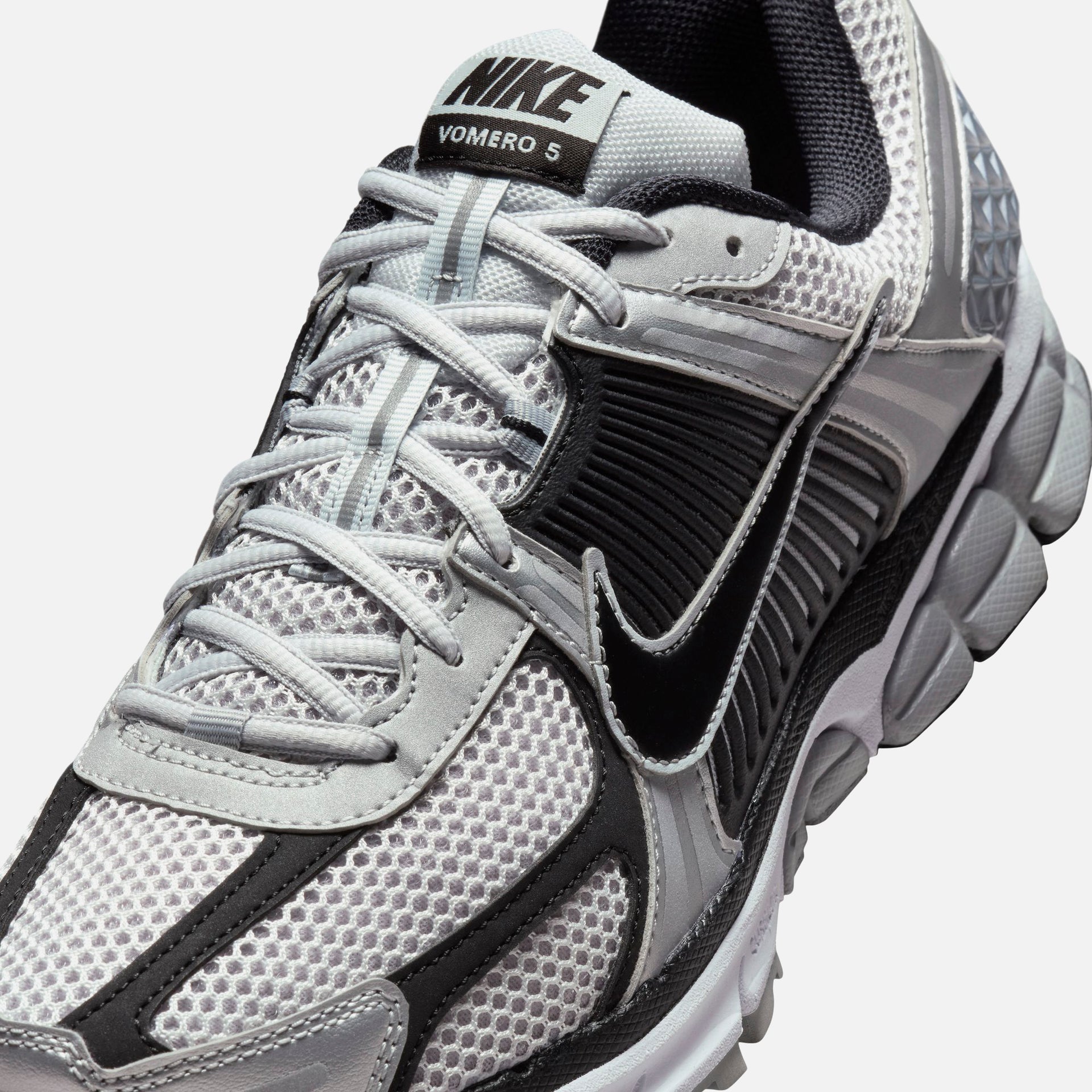 Nike Zoom Vomero 5 - Metallic Silver / Black / Pure Platinum