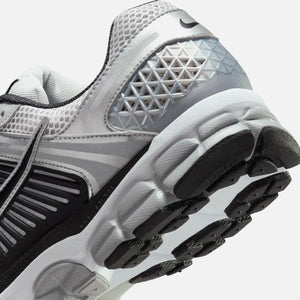 Nike Zoom Vomero 5 - Metallic Silver / Black / Pure Platinum