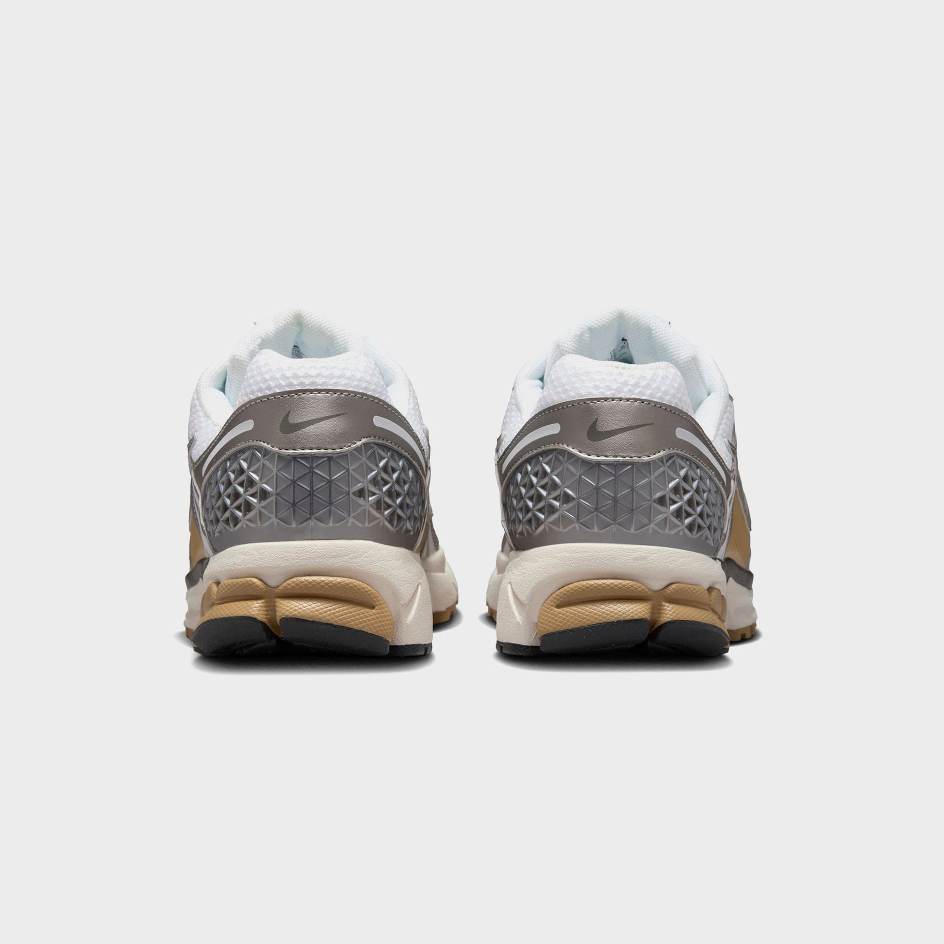 Nike Zoom Vomero 5 Met Mtlc Pewter/Med Ash-Parachu