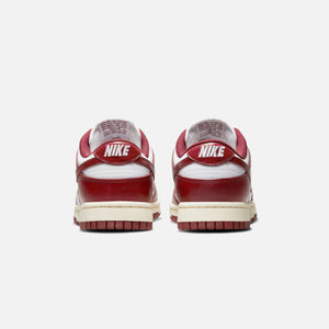 Nike WMNS Dunk Low PRM - White / Team Red / Coconut Milk