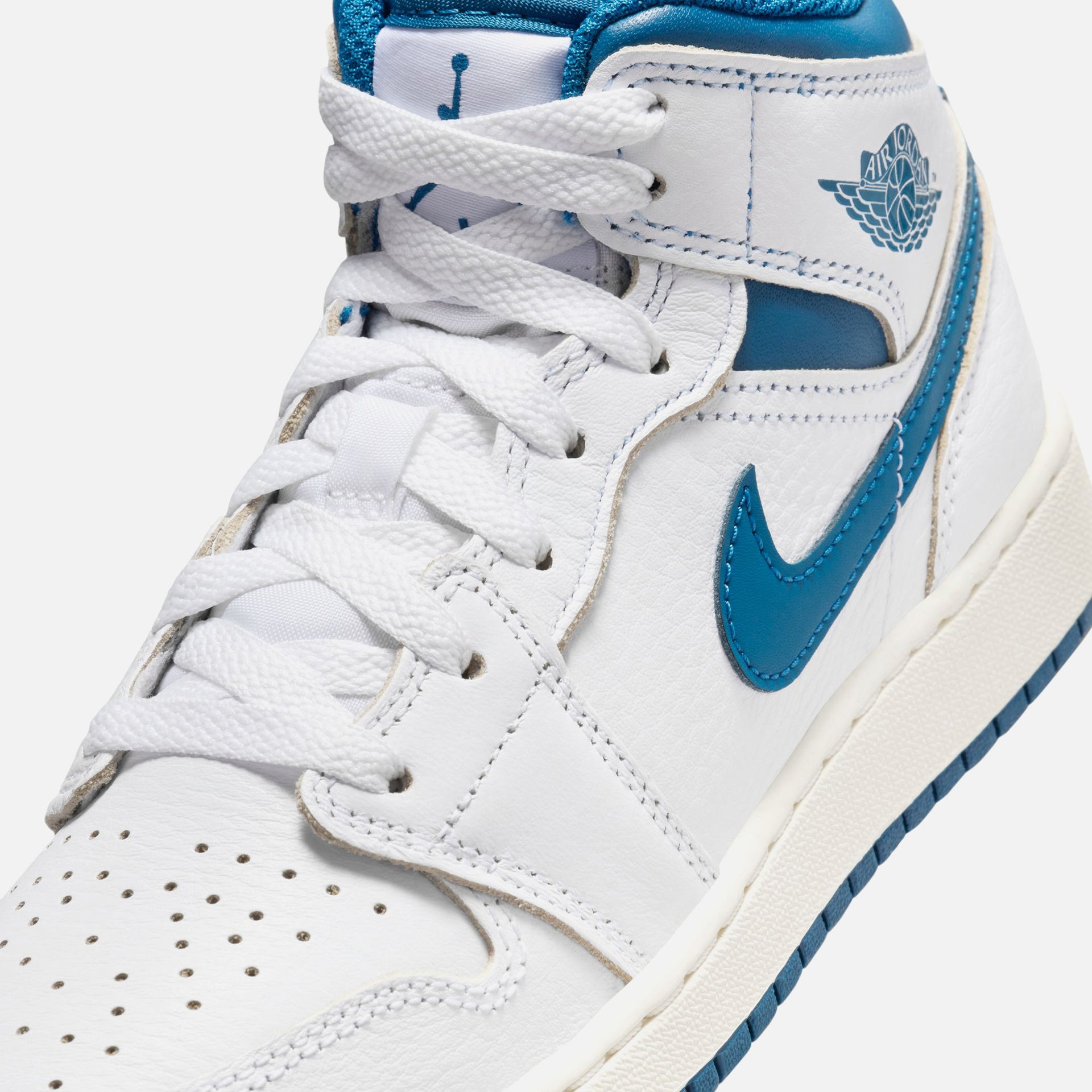 Jordan GS Air Jordan 1 Mid SE - White / Industrial Blue / Sail