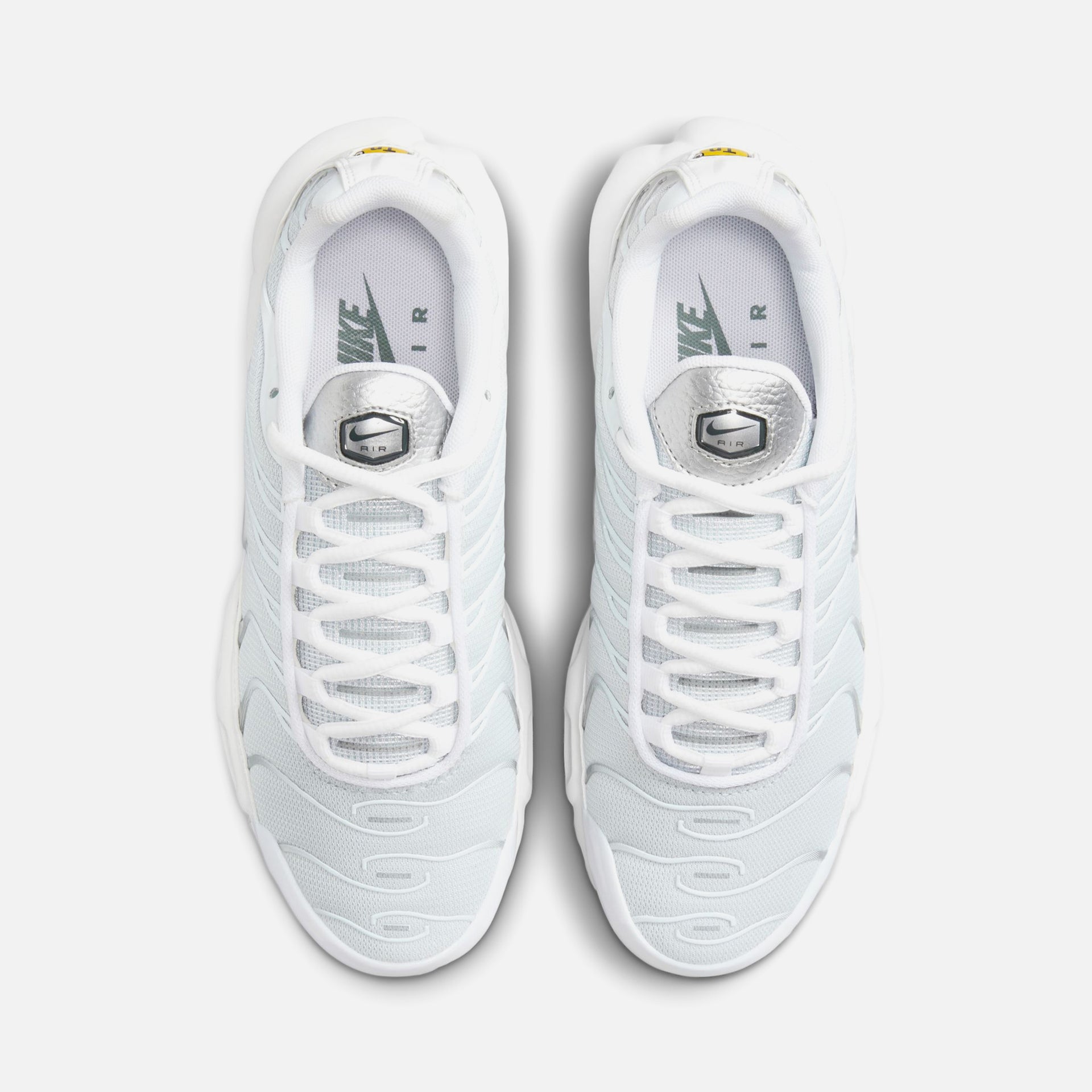 Nike WMNS Nike Air Max Plus - White / Metallic Silver / Sail / Pure Platinum