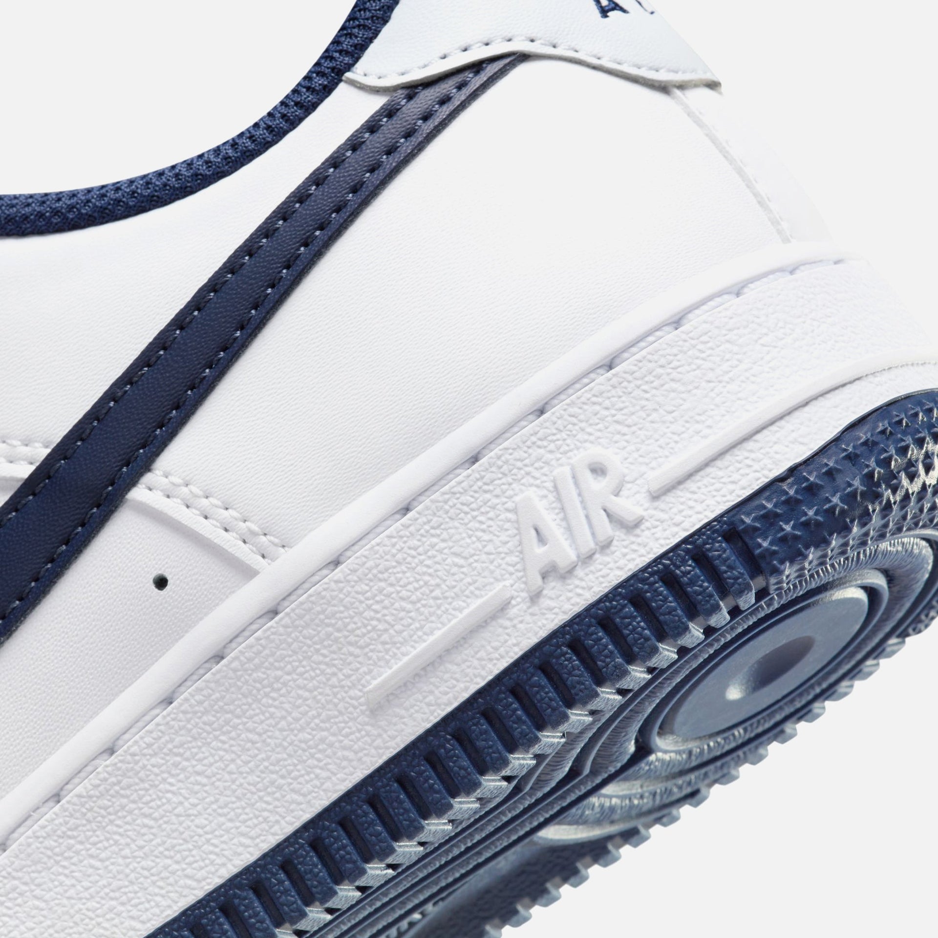 Nike GS Air Force 1 LV8 - White / Midnight Navy / Football