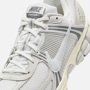 Nike Zoom Vomero 5 - Platinum Tint / Photon Dust