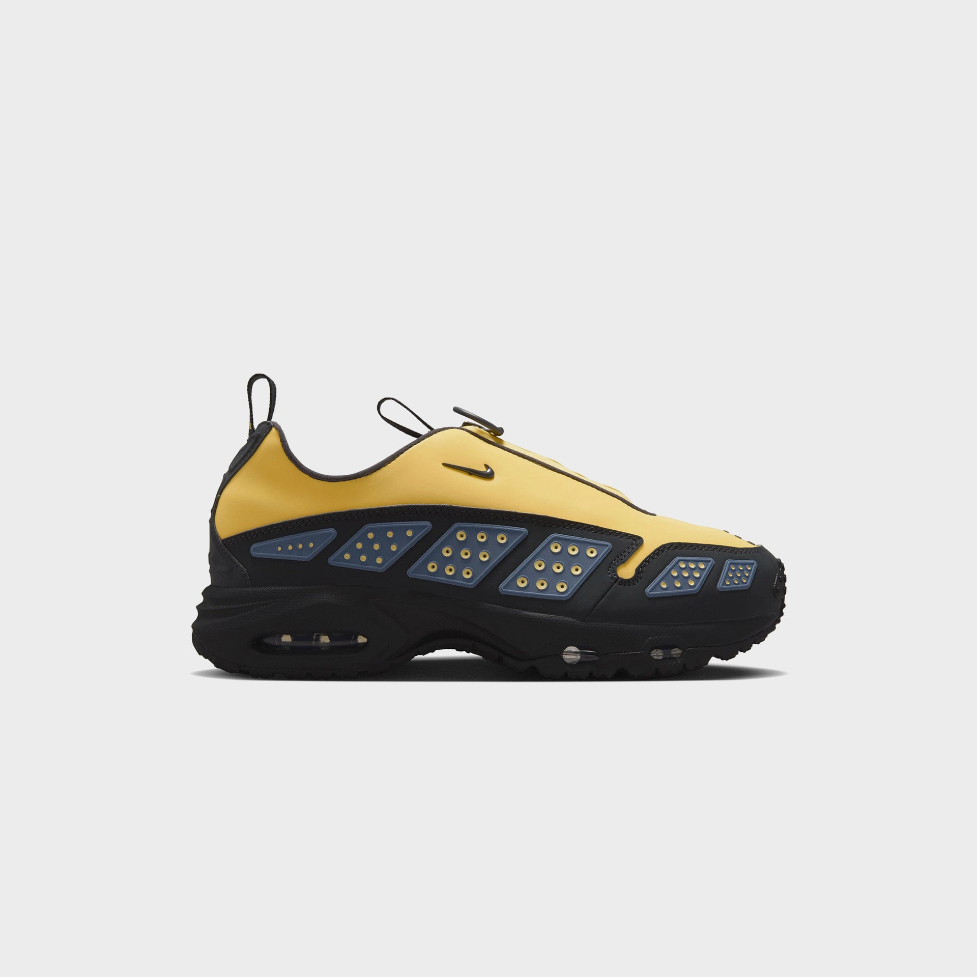 Nike WMNS Air Max SNDR - Saturn Gold / Off Noir / Diffused Blue