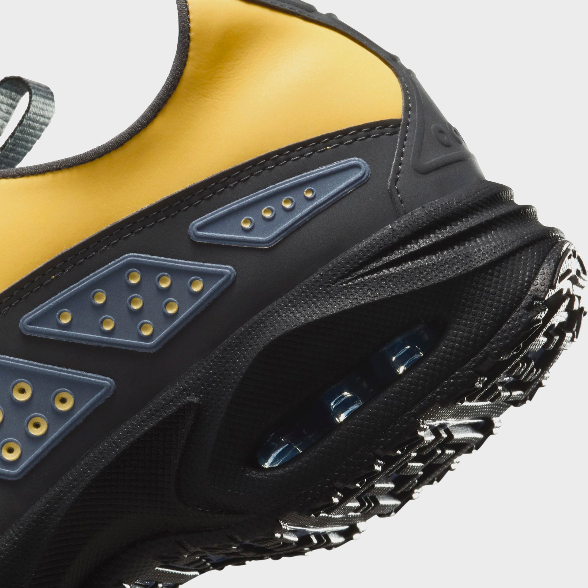 Nike WMNS Air Max SNDR - Saturn Gold / Off Noir / Diffused Blue