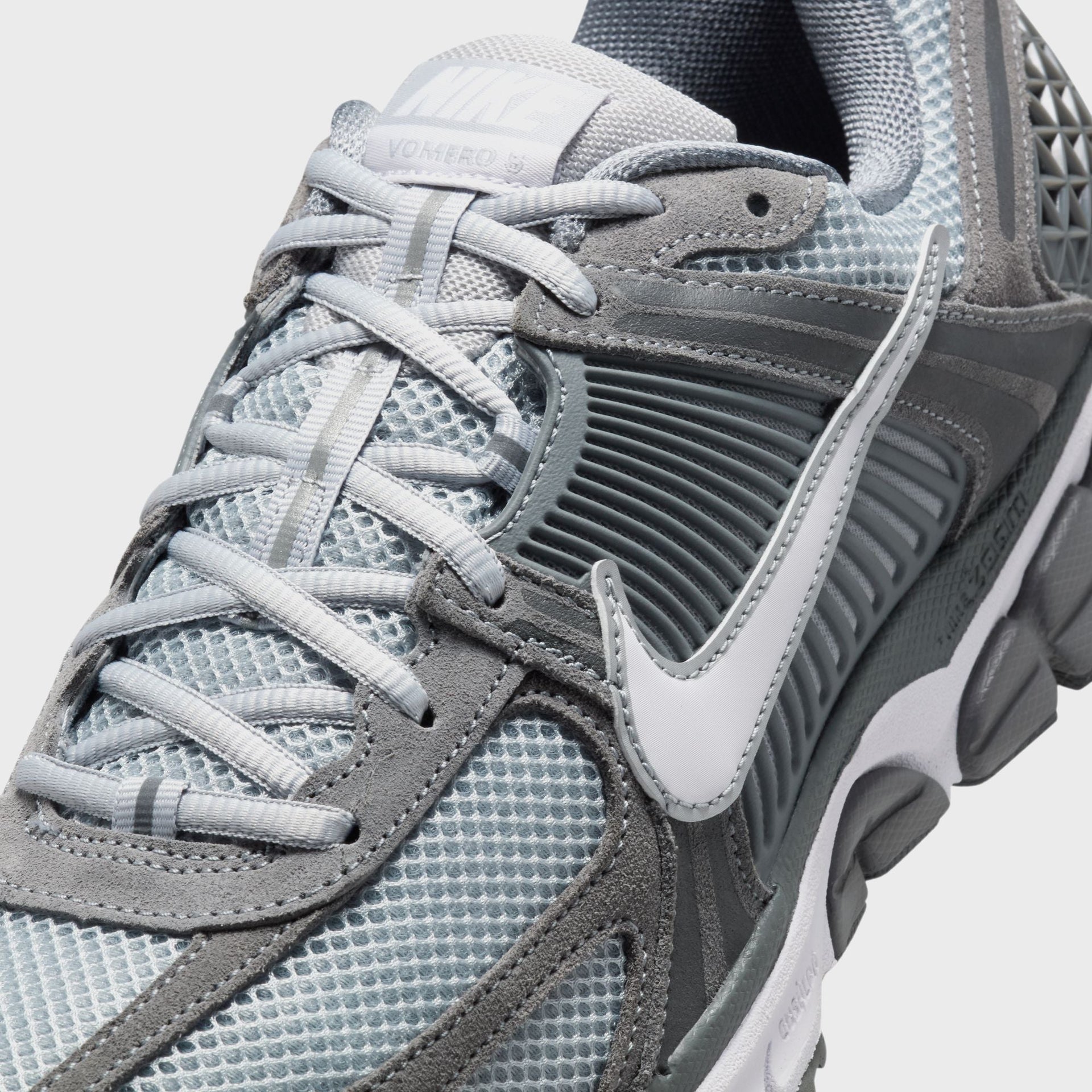 Nike Zoom Vomero 5 - Cool Grey / White / Wolf Grey
