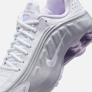 Nike WMNS Shox R4 White Metallic Platinum Platinum Tint Barely Kith Europe