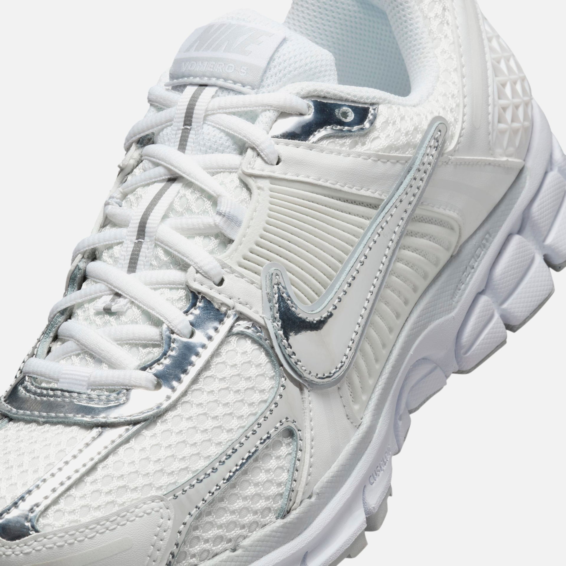 Nike WMNS Zoom Vomero 5 - Metallic White / Metallic Silver / Summit White