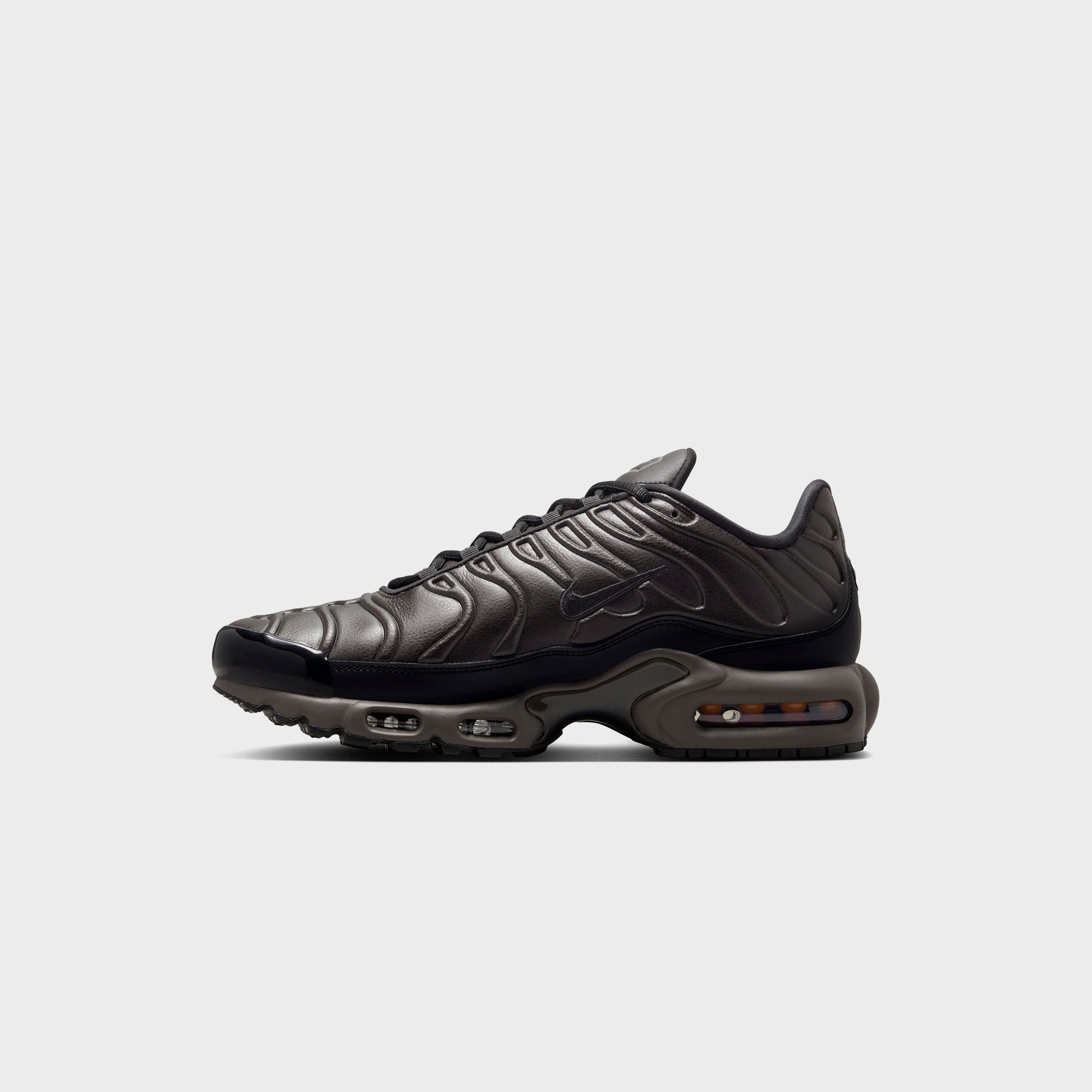 Nike Air Max Plus Premium - Black / Black / Black / Metallic