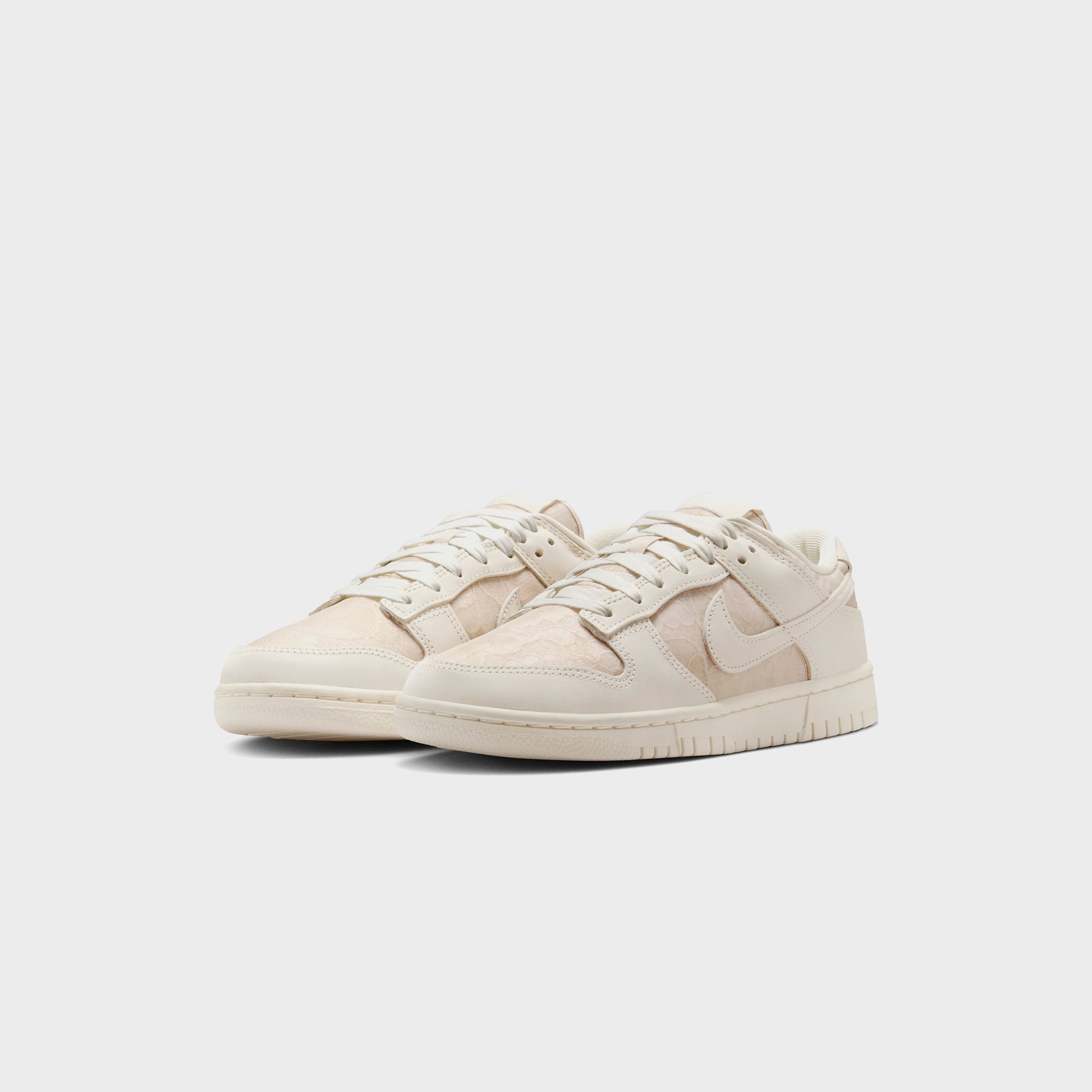 Nike WMNS Dunk Low SE - Light Orewood Brown / Coconut Milk / Soft Pearl