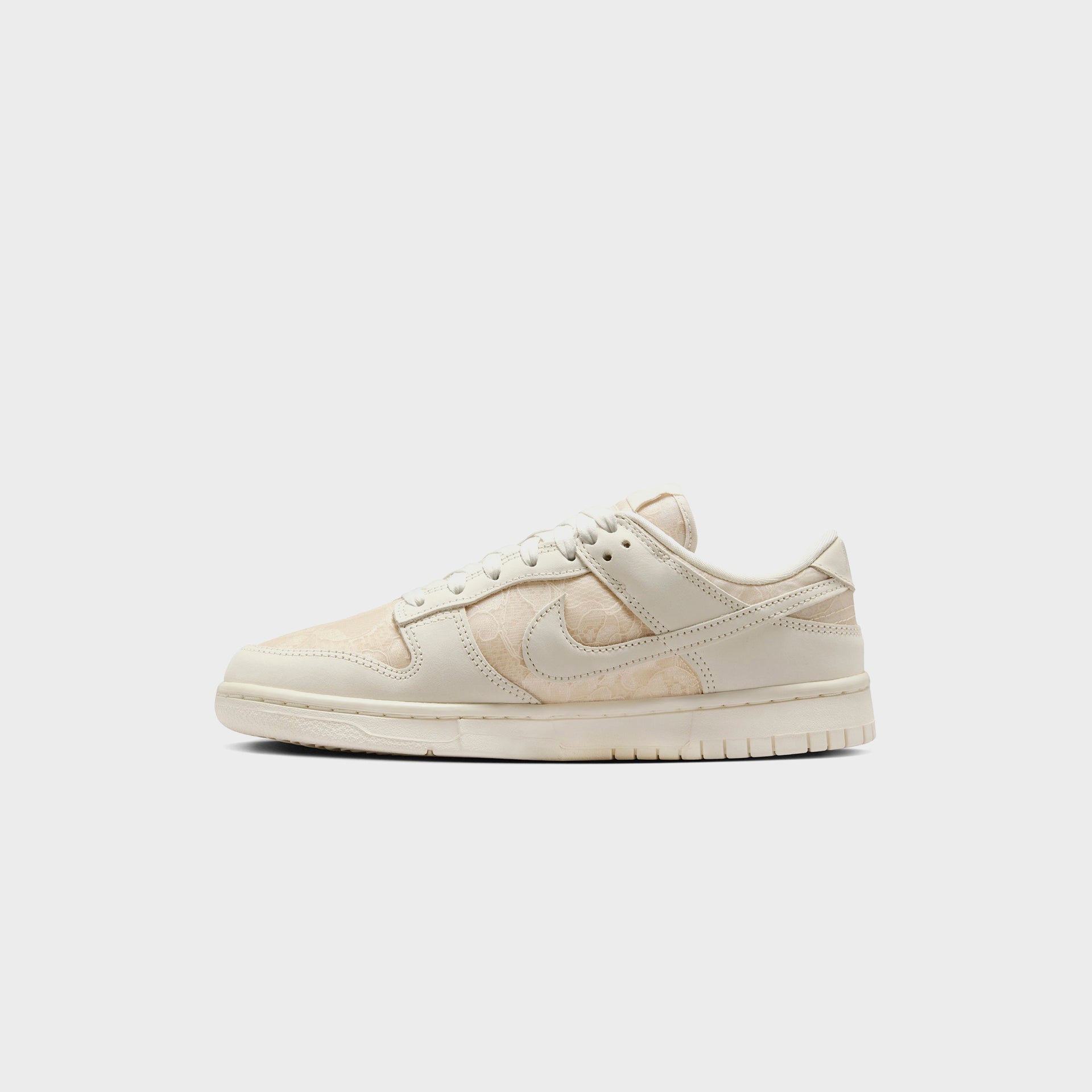 Nike WMNS Dunk Low SE - Light Orewood Brown / Coconut Milk / Soft Pearl