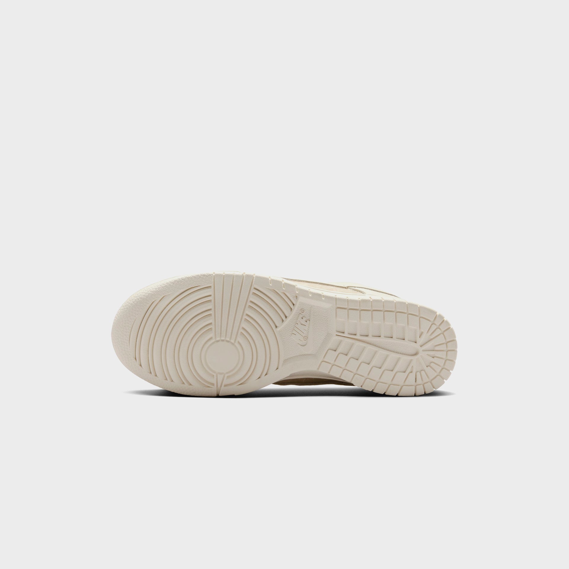 Nike WMNS Dunk Low SE - Light Orewood Brown / Coconut Milk / Soft Pearl