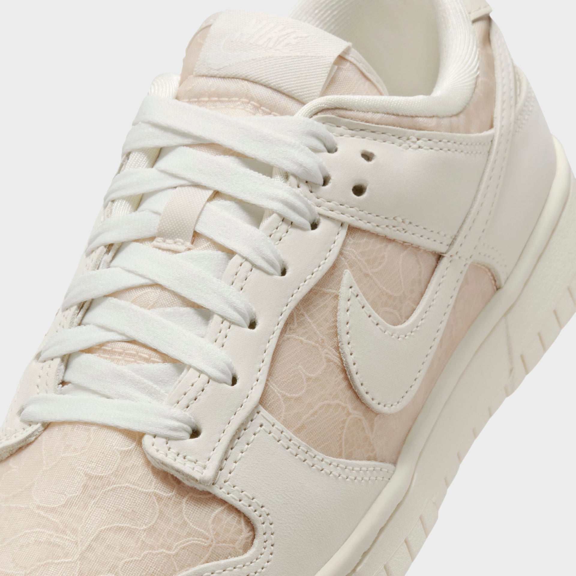 Nike WMNS Dunk Low SE - Light Orewood Brown / Coconut Milk / Soft Pearl