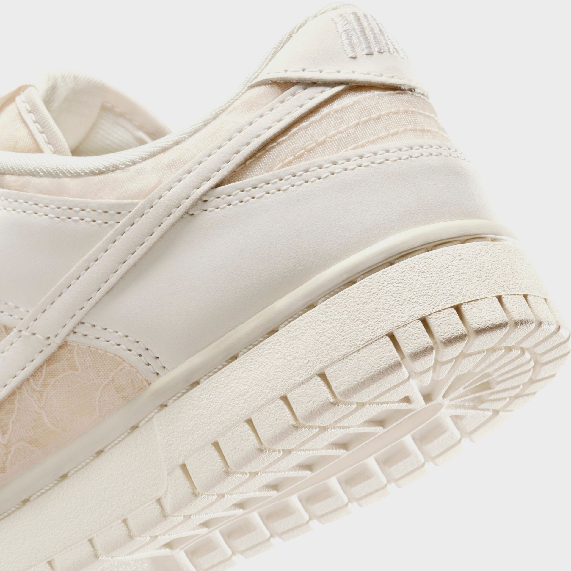 Nike WMNS Dunk Low SE - Light Orewood Brown / Coconut Milk / Soft Pearl