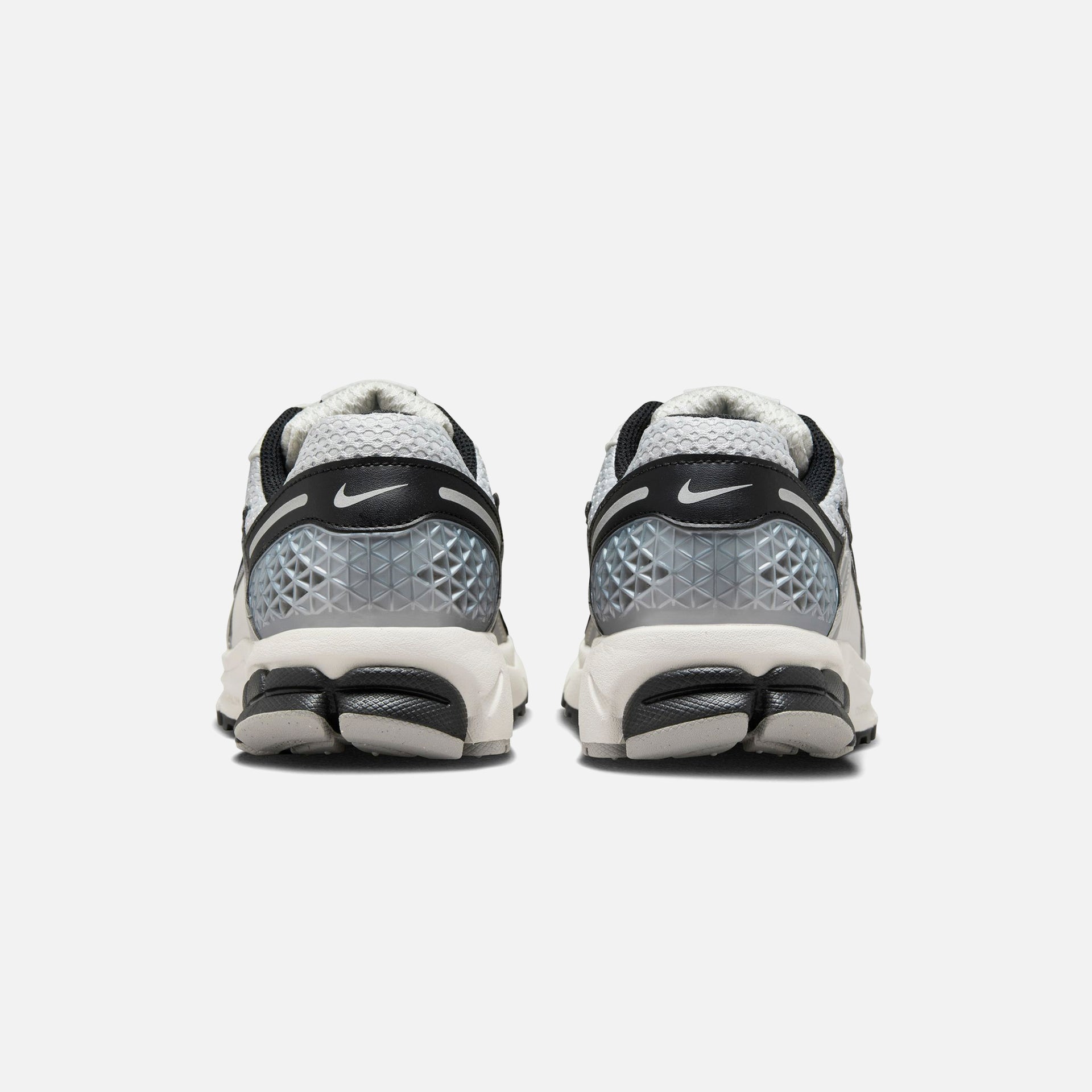 Nike WMNS Zoom Vomero 5 - Photon Dust / Phantom / Metallic Silver / Black
