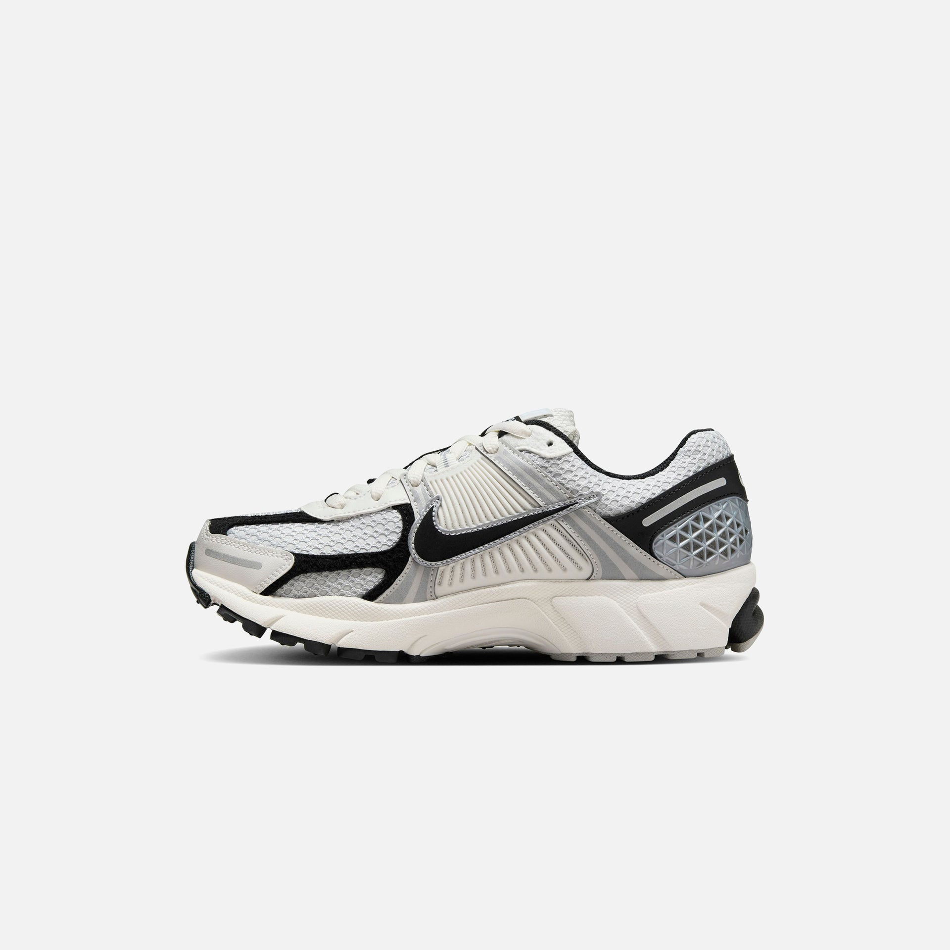 Nike WMNS Zoom Vomero 5 - Photon Dust / Phantom / Metallic Silver / Black