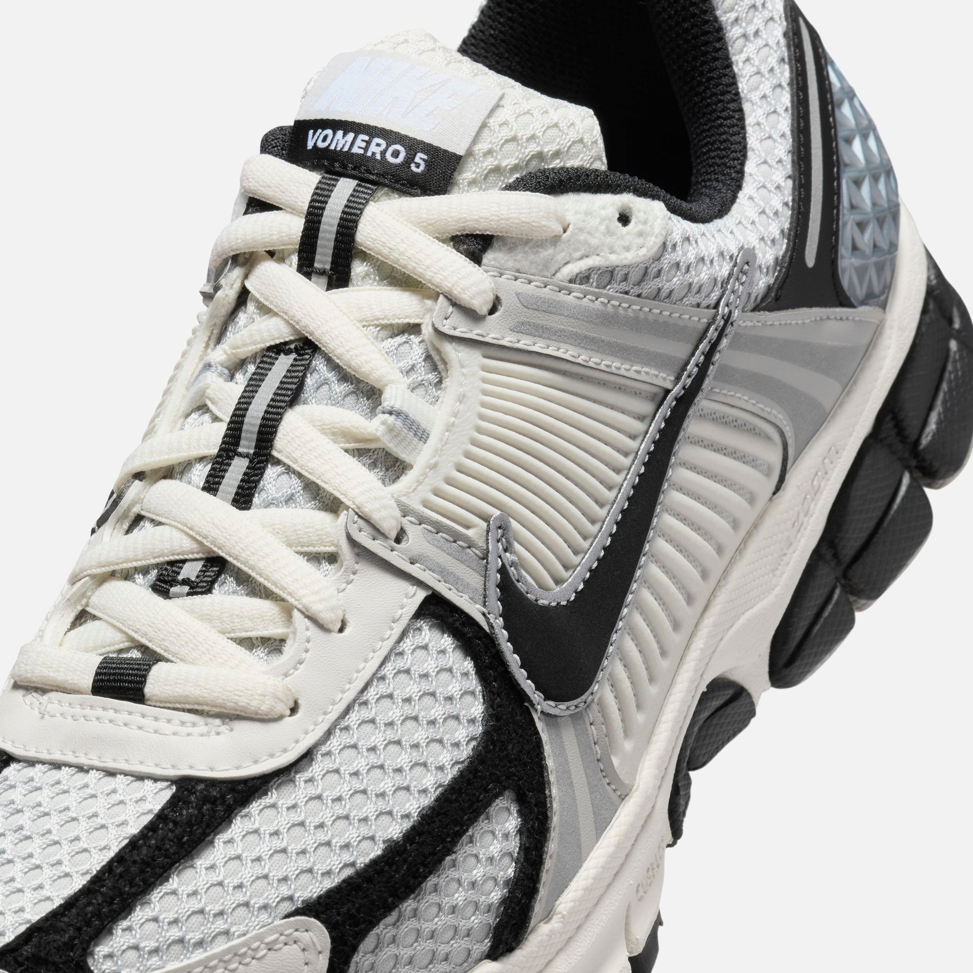 Nike WMNS Zoom Vomero 5 - Photon Dust / Phantom / Metallic Silver / Black