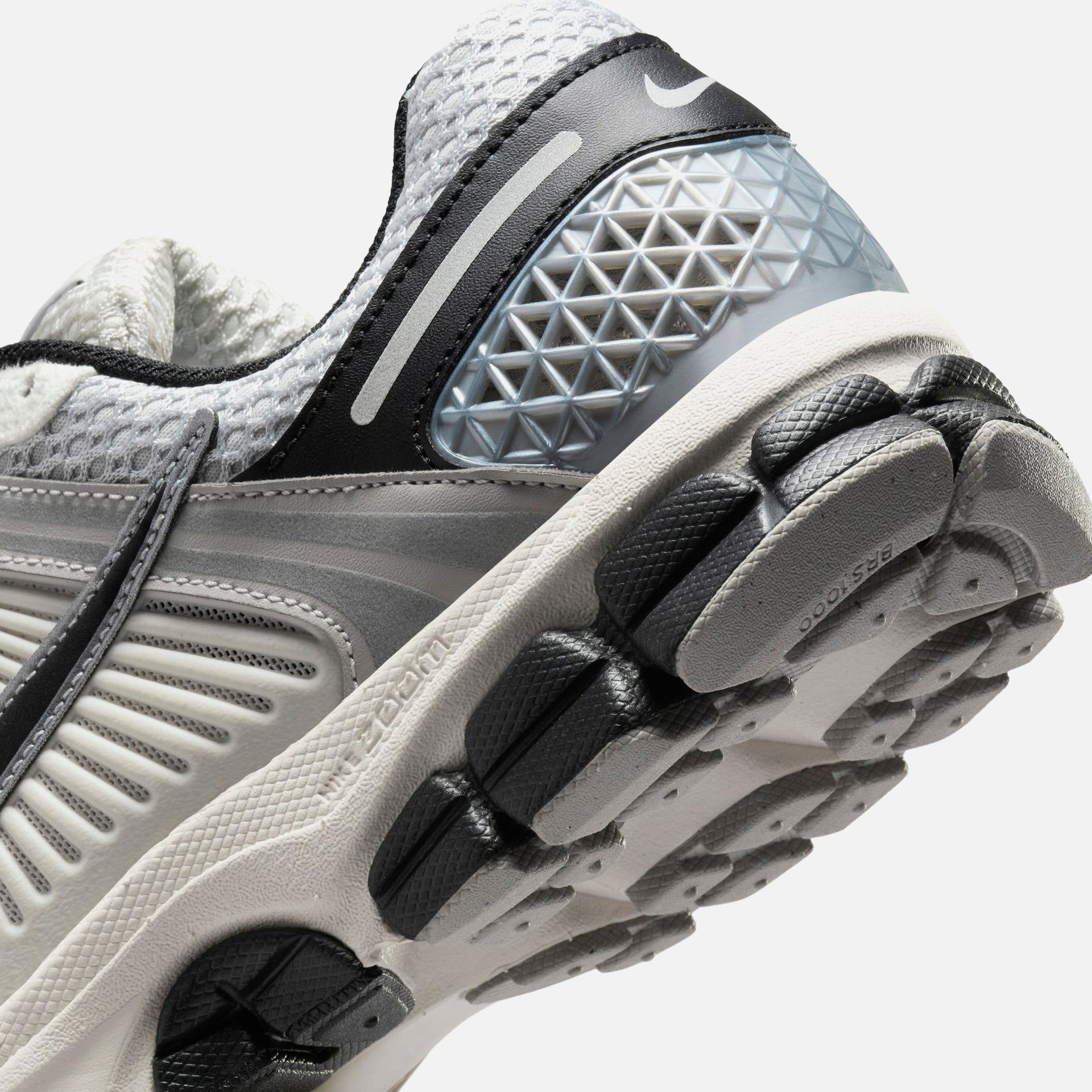 Nike WMNS Zoom Vomero 5 - Photon Dust / Phantom / Metallic Silver / Black