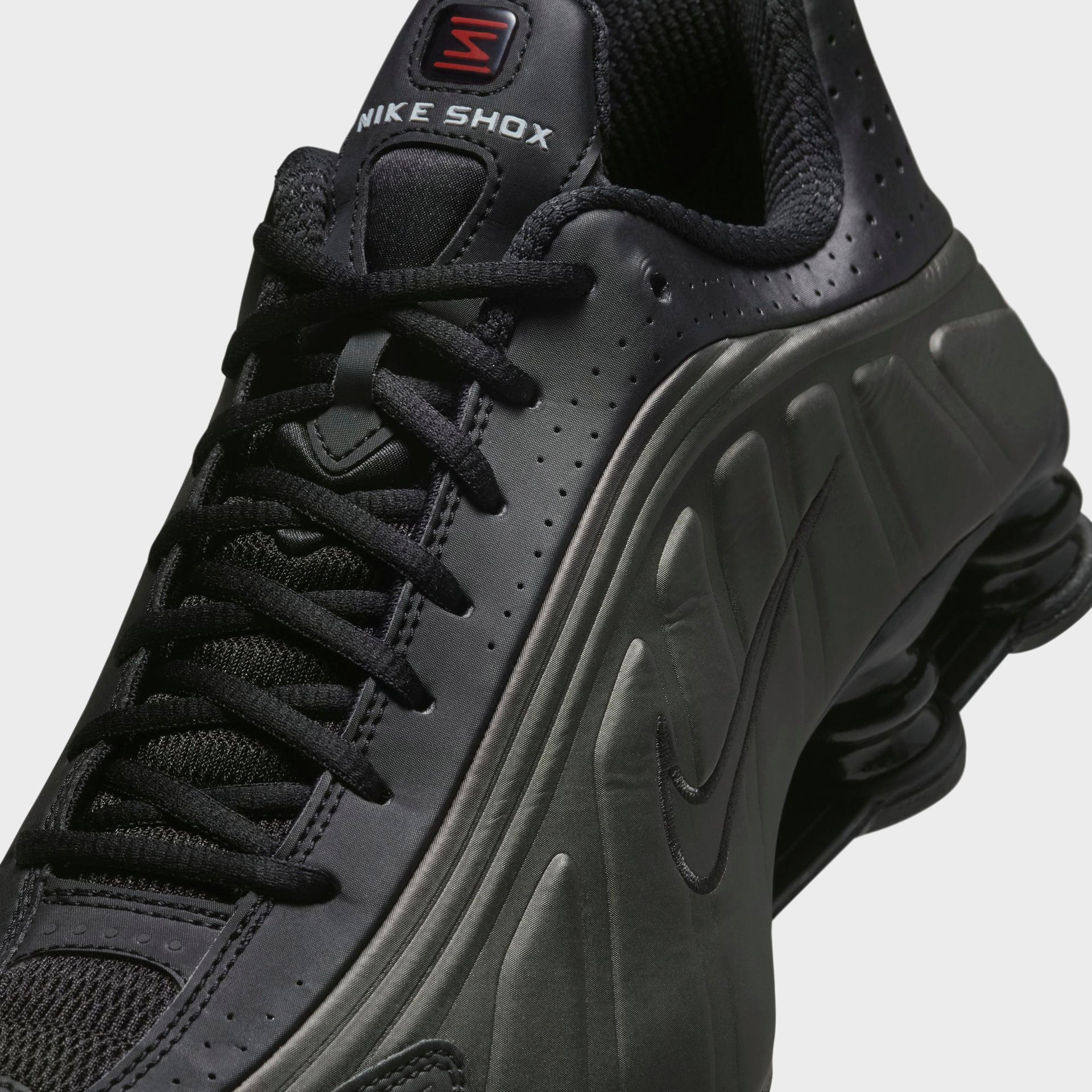 Nike Shox R4 - Black / Black / Black / Bright Crimson