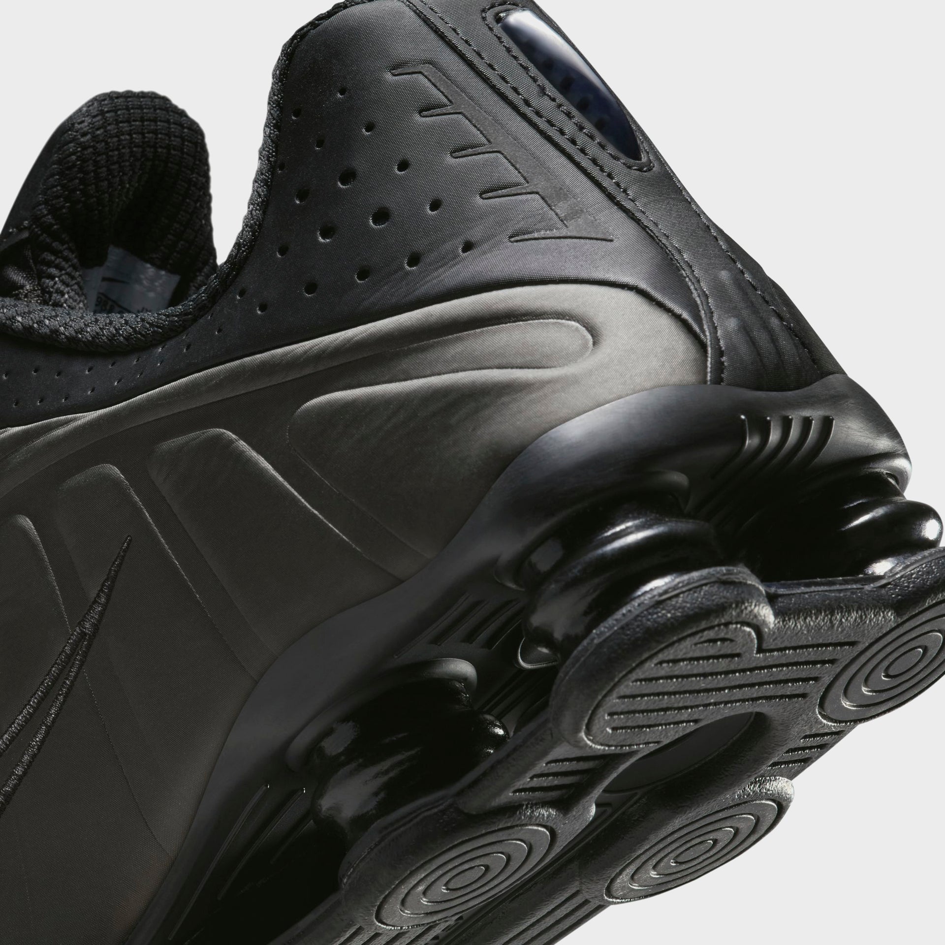 Nike Shox R4 - Black / Black / Black / Bright Crimson