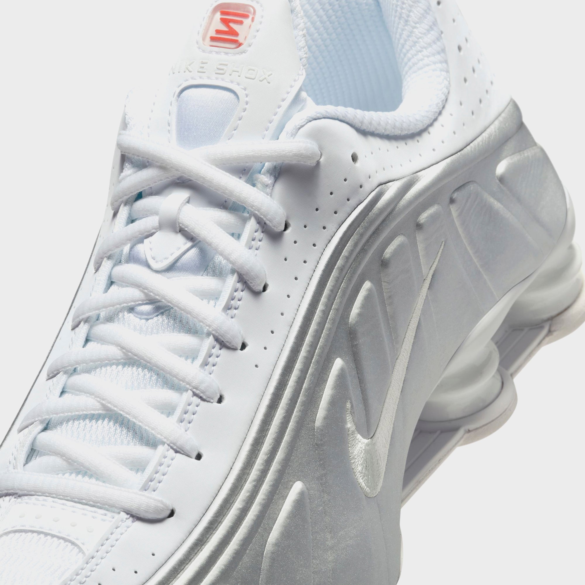 Nike Shox R4 - White / Bright Crimson / Metallic Silver