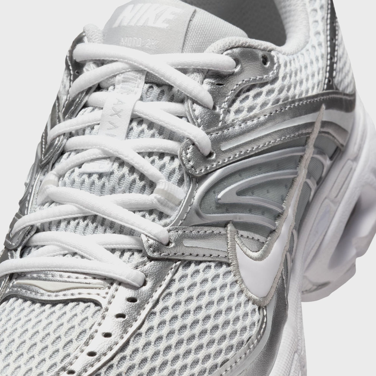 Nike WMNS Air Max Moto 2K - Grey Fog / Metallic Silver / White