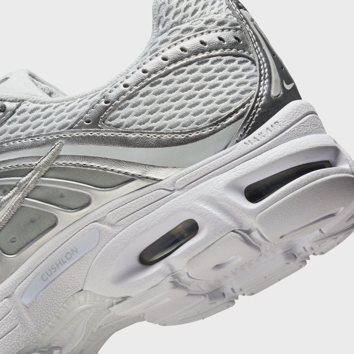 Nike WMNS Air Max Moto 2K - Grey Fog / Metallic Silver / White