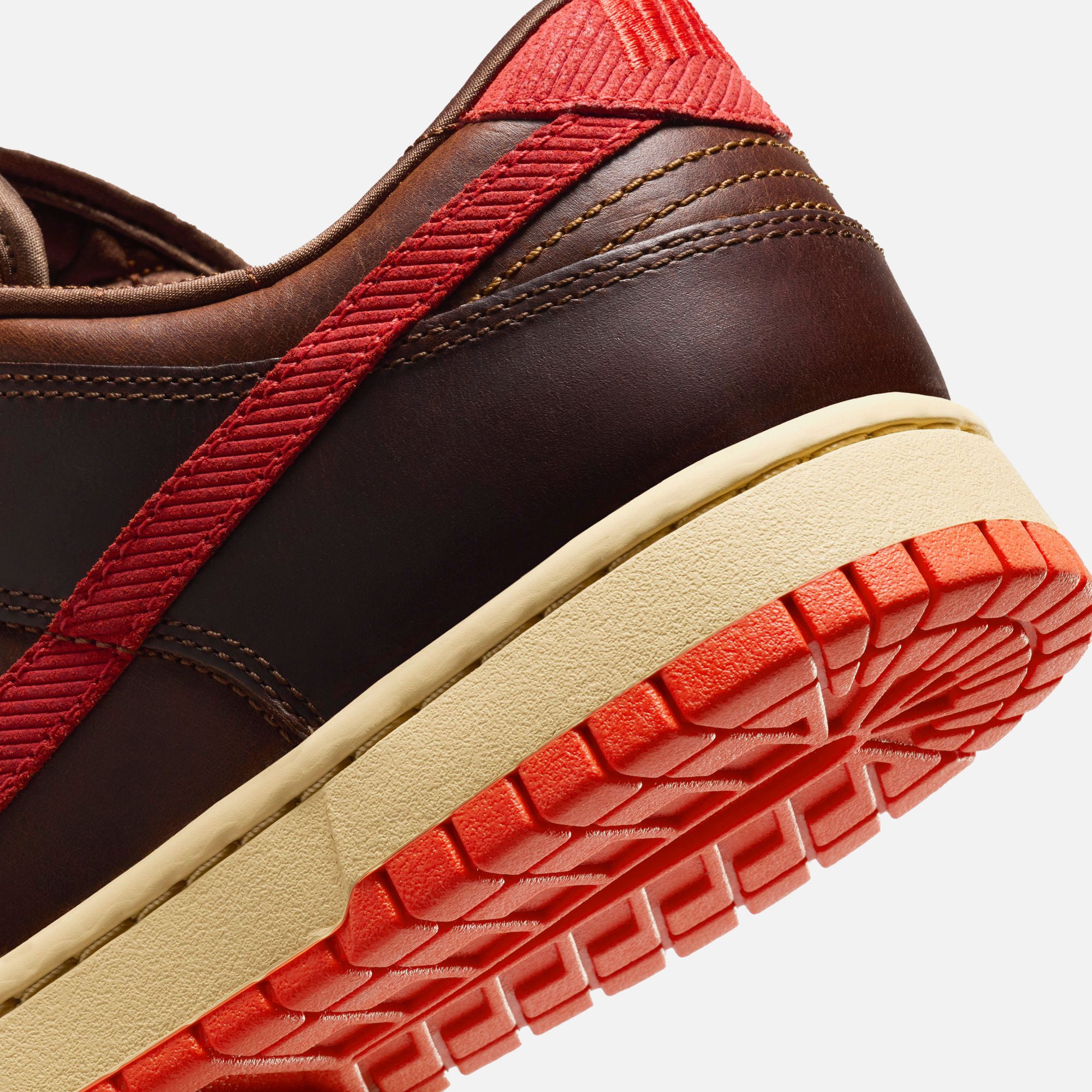 Nike Dunk Low Retro - Light British Tan / Picante Red