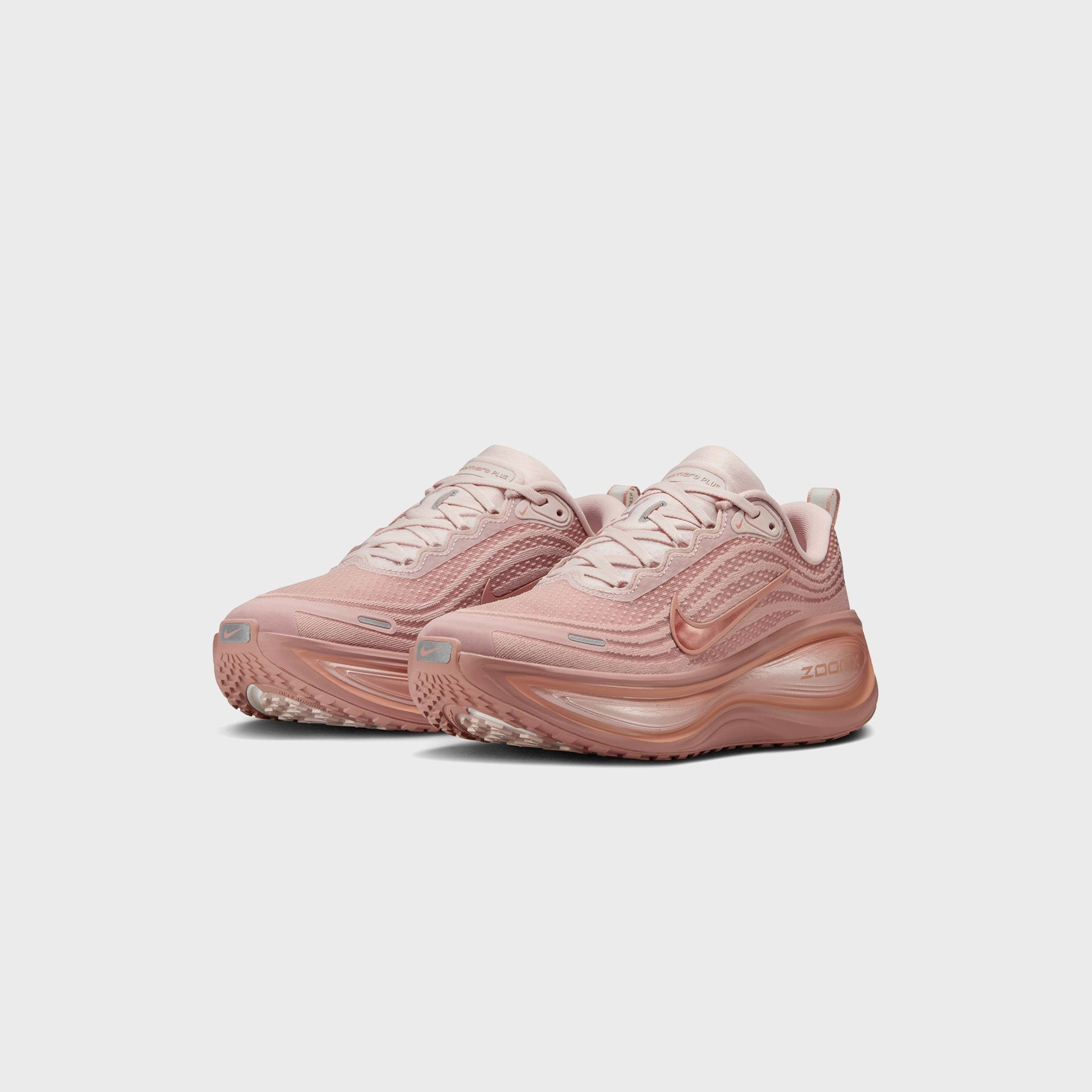 Nike WMNS Vomero Plus - Particle Pink / Metallic Rose Gold / Silt Red