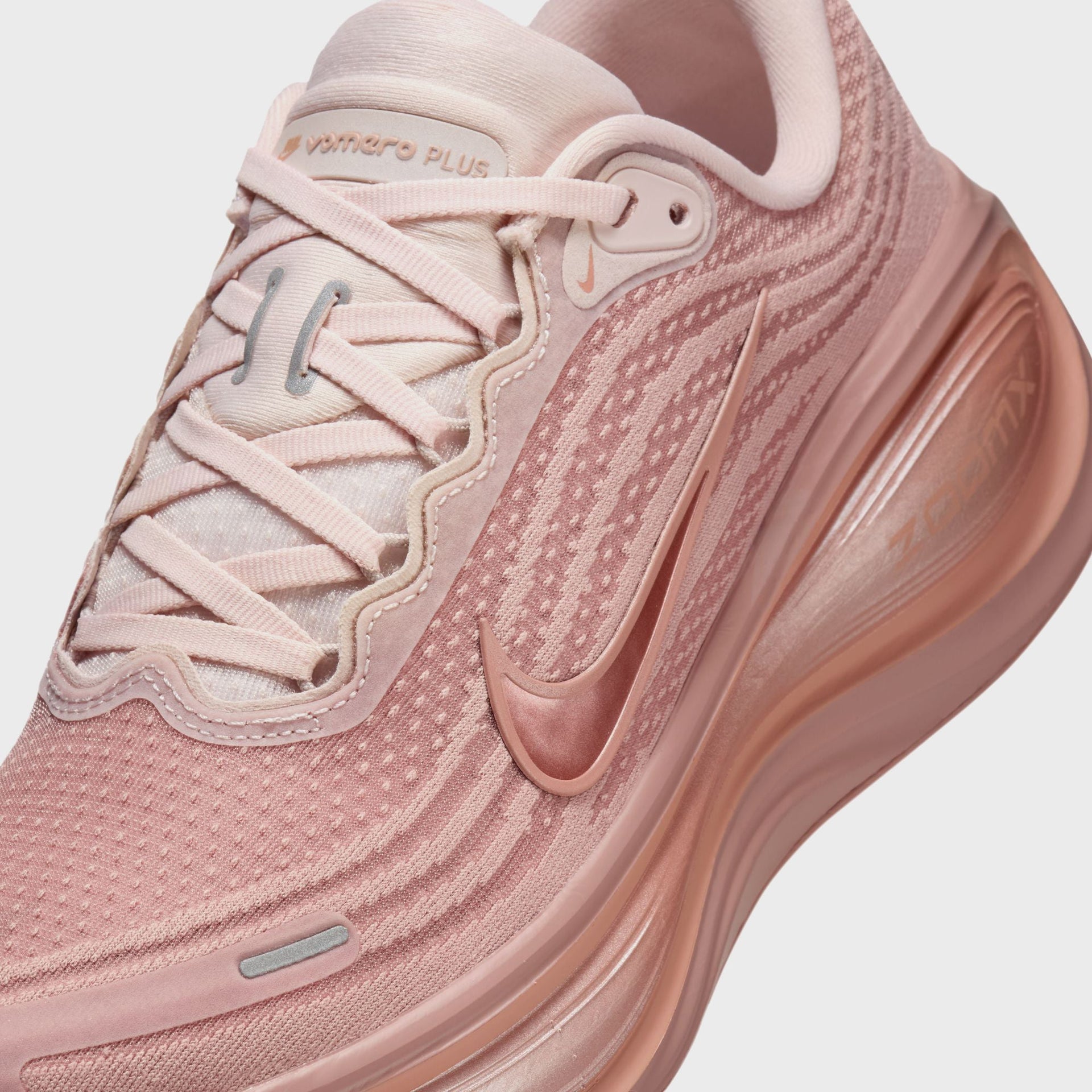 Nike WMNS Vomero Plus - Particle Pink / Metallic Rose Gold / Silt Red