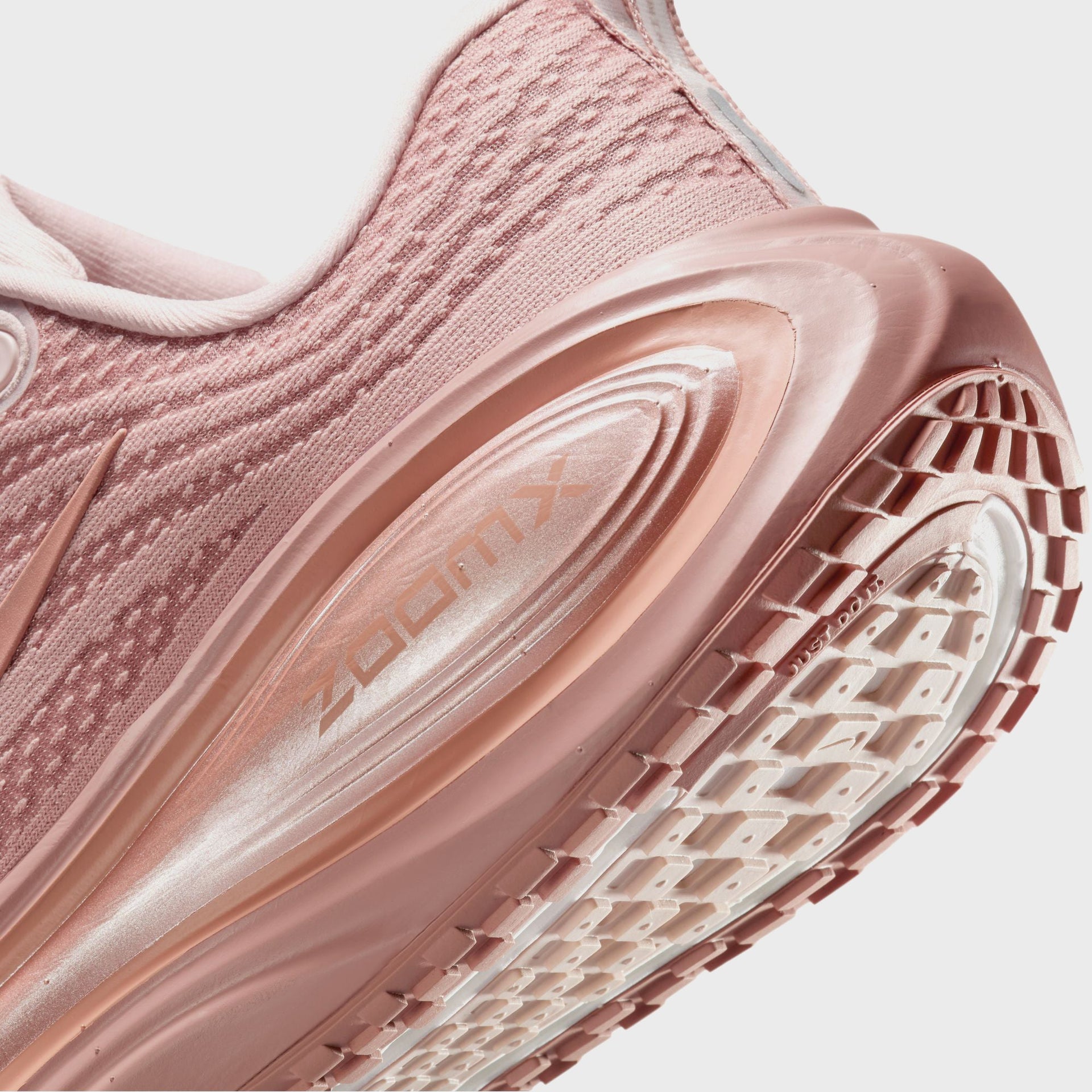Nike WMNS Vomero Plus - Particle Pink / Metallic Rose Gold / Silt Red