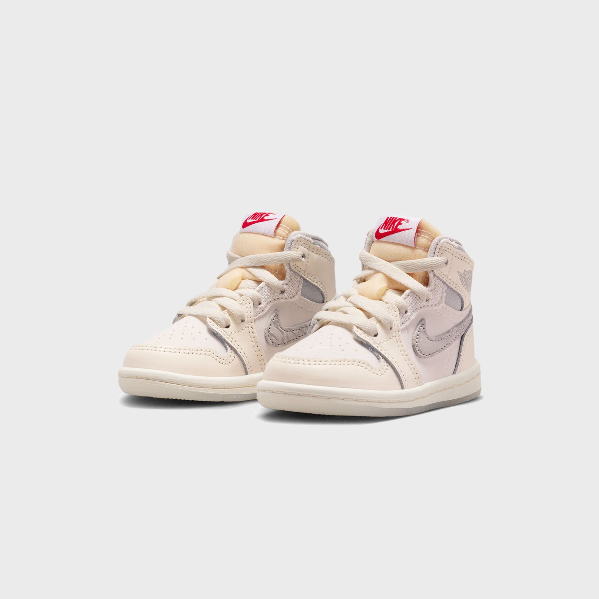 Jordan TD Air Jordan 1 Retro High OG - Sail / University Red / Pale Ivory / Coconut Milk / Phantom