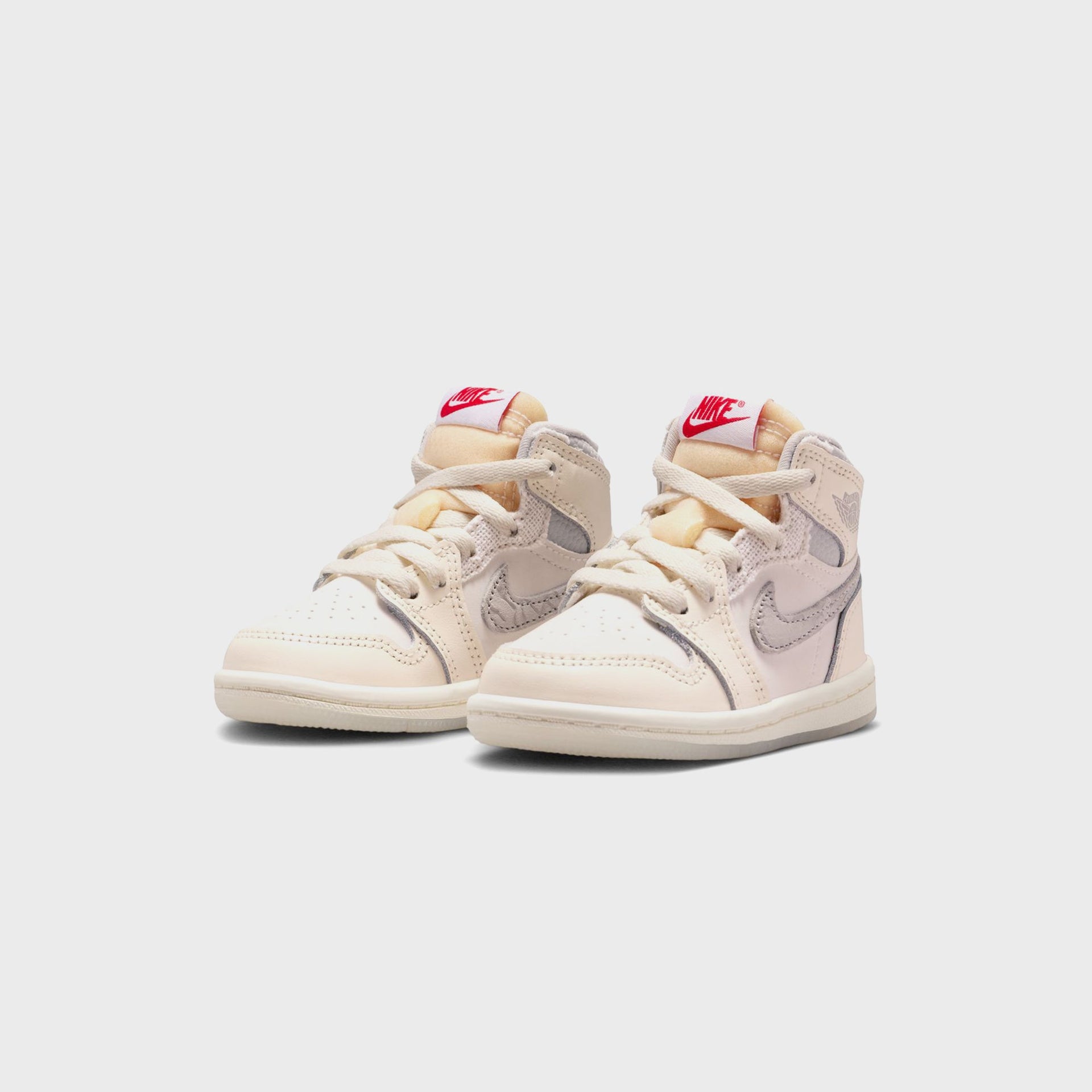 Jordan TD Air Jordan 1 Retro High OG - Sail / University Red / Pale Ivory / Coconut Milk / Phantom