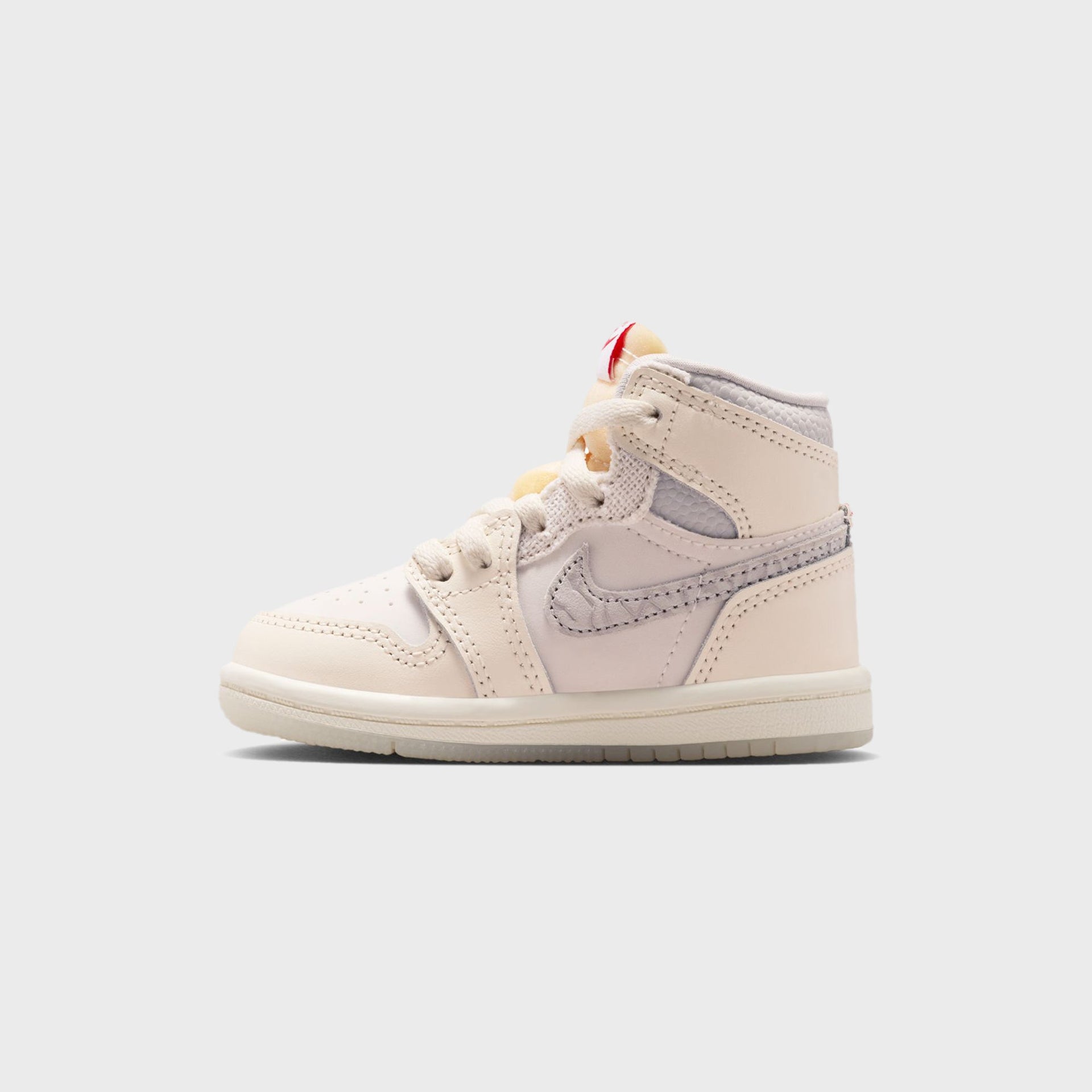 Jordan TD Air Jordan 1 Retro High OG - Sail / University Red / Pale Ivory / Coconut Milk / Phantom