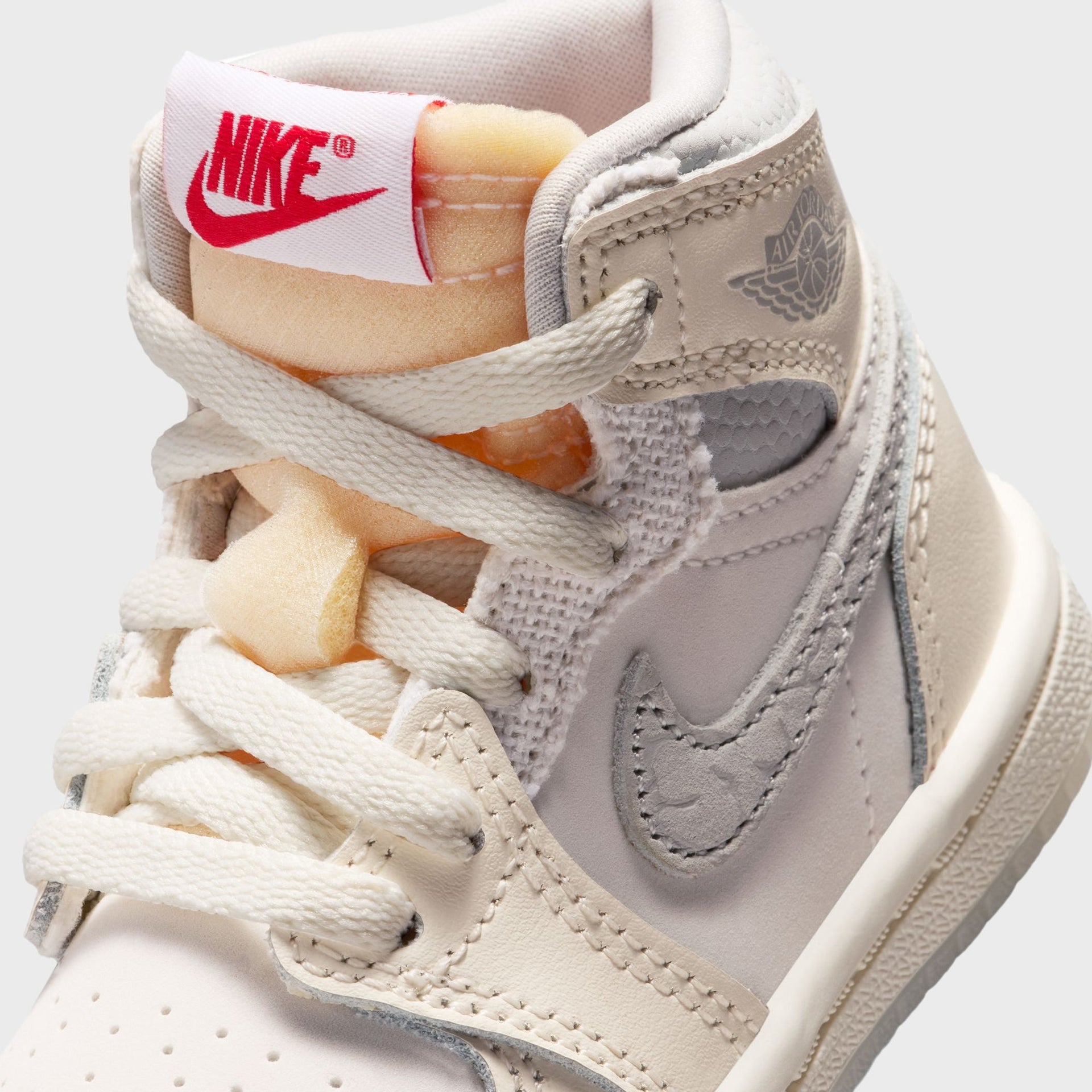 Jordan TD Air Jordan 1 Retro High OG - Sail / University Red / Pale Ivory / Coconut Milk / Phantom