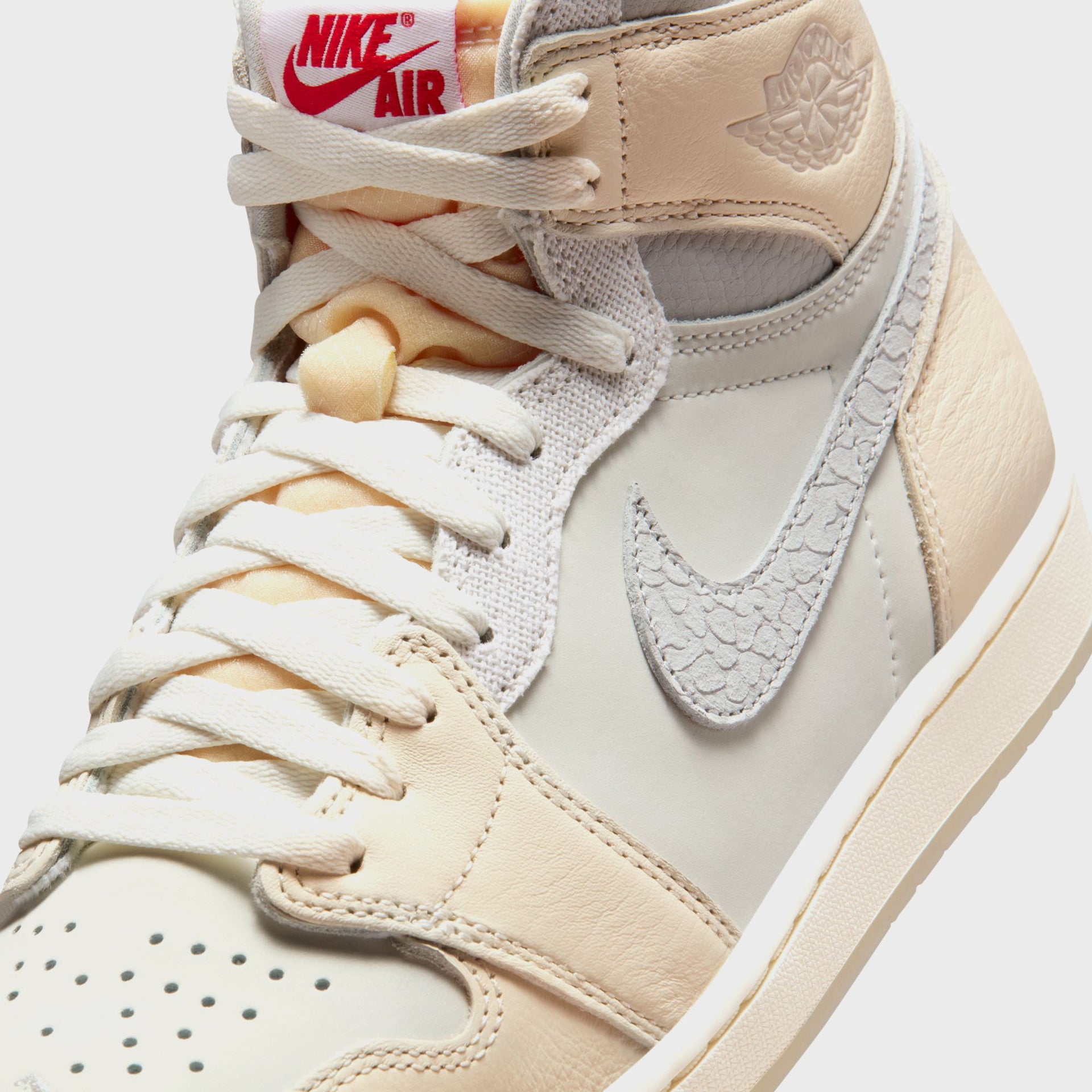 Jordan Air Jordan 1 Retro High OG - Sail / University Red / Pale Ivory / Coconut Milk / Phantom