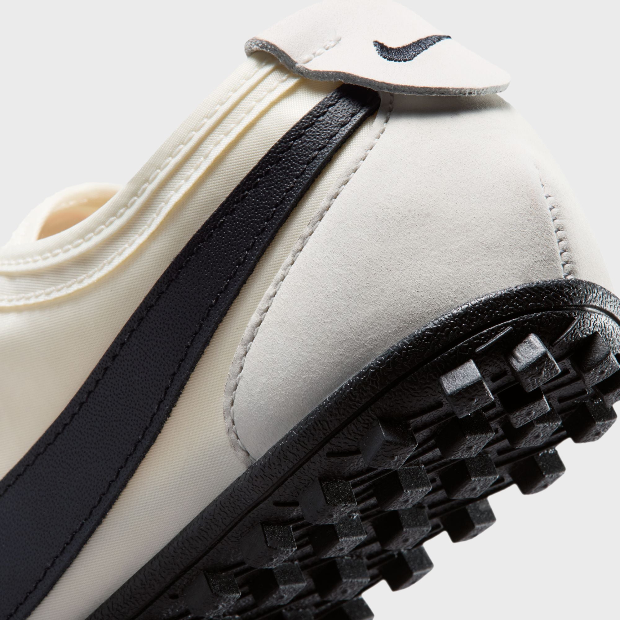 靴 Nike Women's Moon Shoe Soft Pearl/Black Nike WMNS Moon Shoe - Soft Pearl / Black – Kith Europe