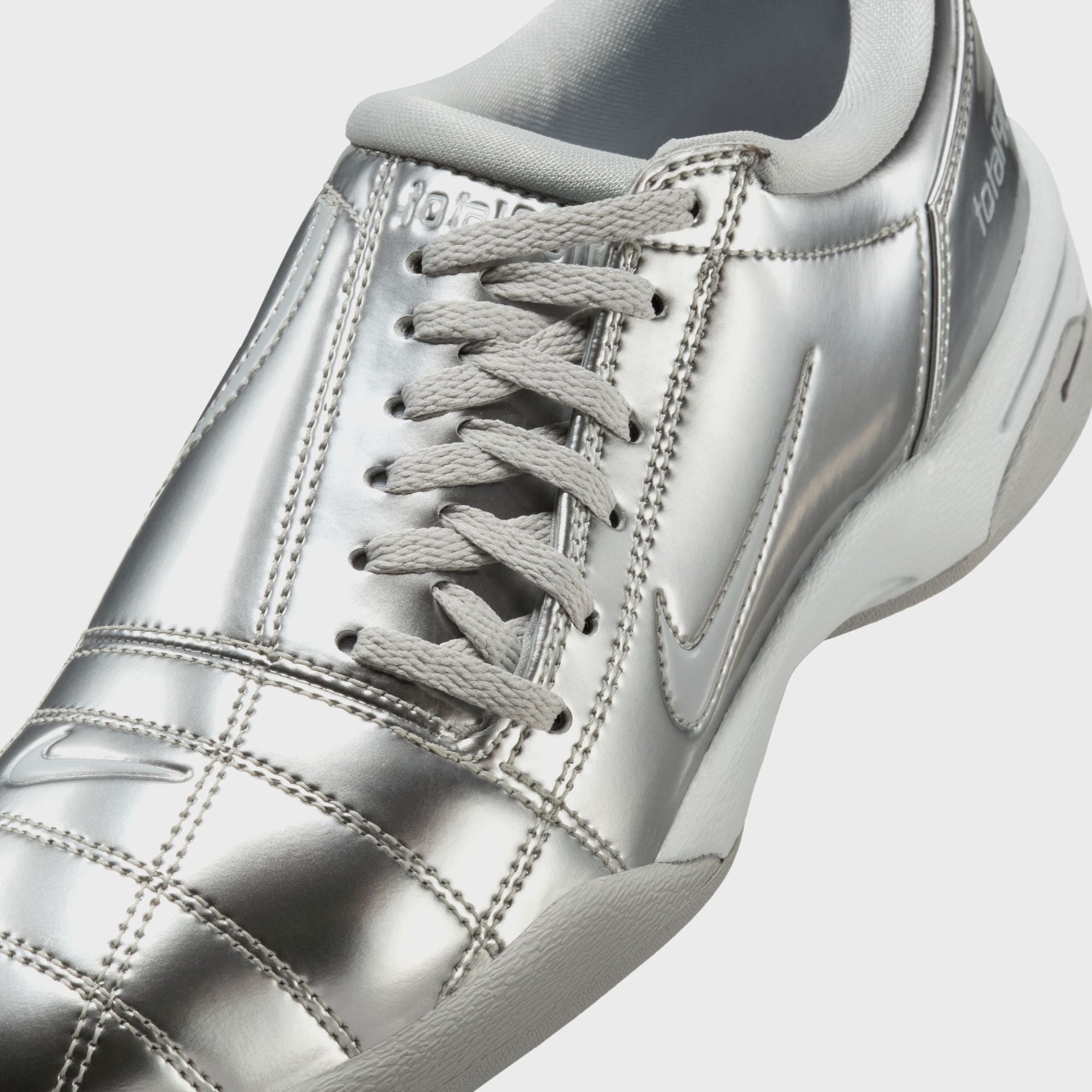 Nike WMNS Total 90 III - Metallic Platinum / Photon Dust