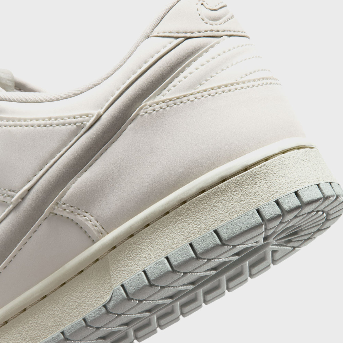 Nike Dunk Low Retro Premium - Sail / Light Bone / Coconut Milk / Light Silver