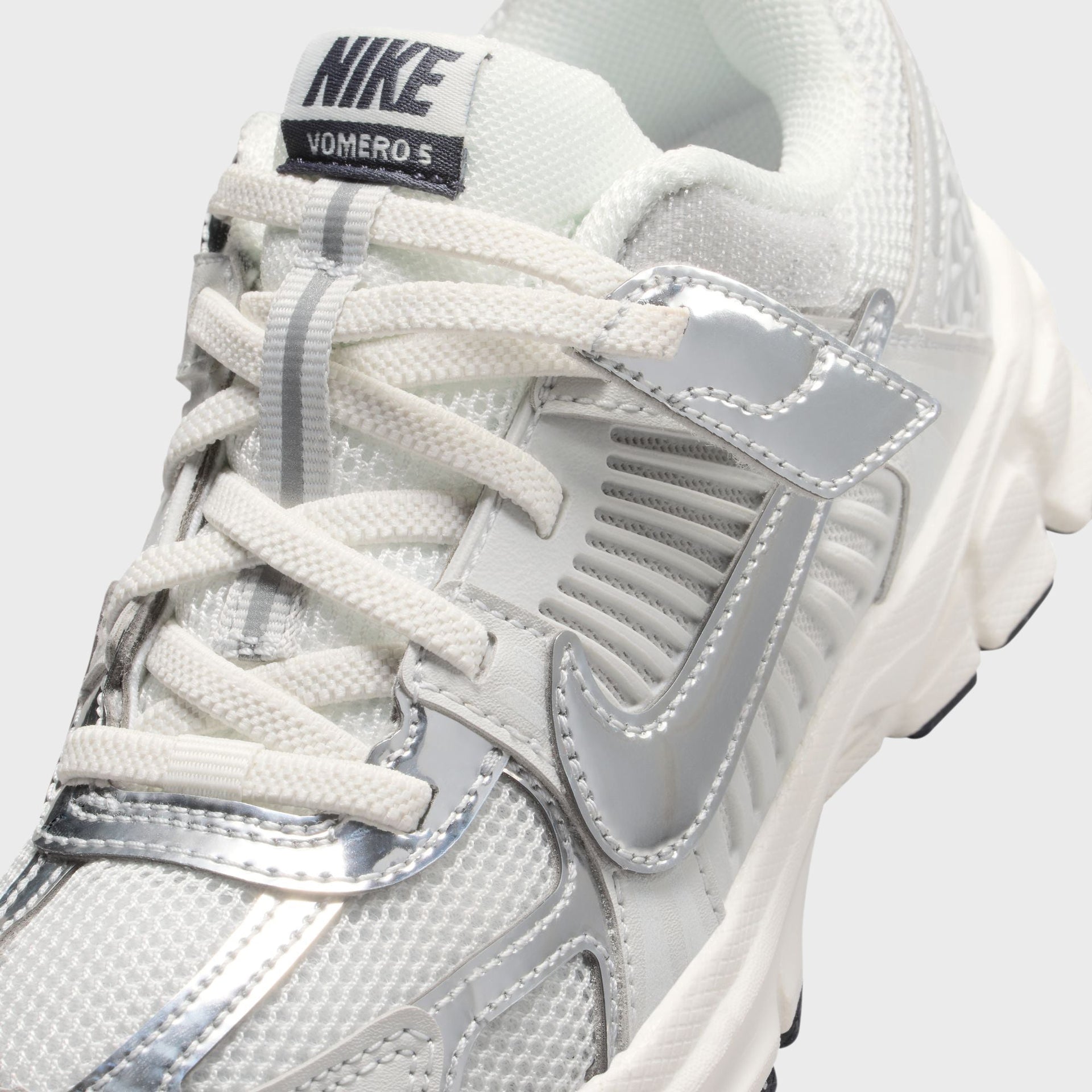 Nike PS Vomero 5 - Photon Dust / Chrome / Gridiron / Sail
