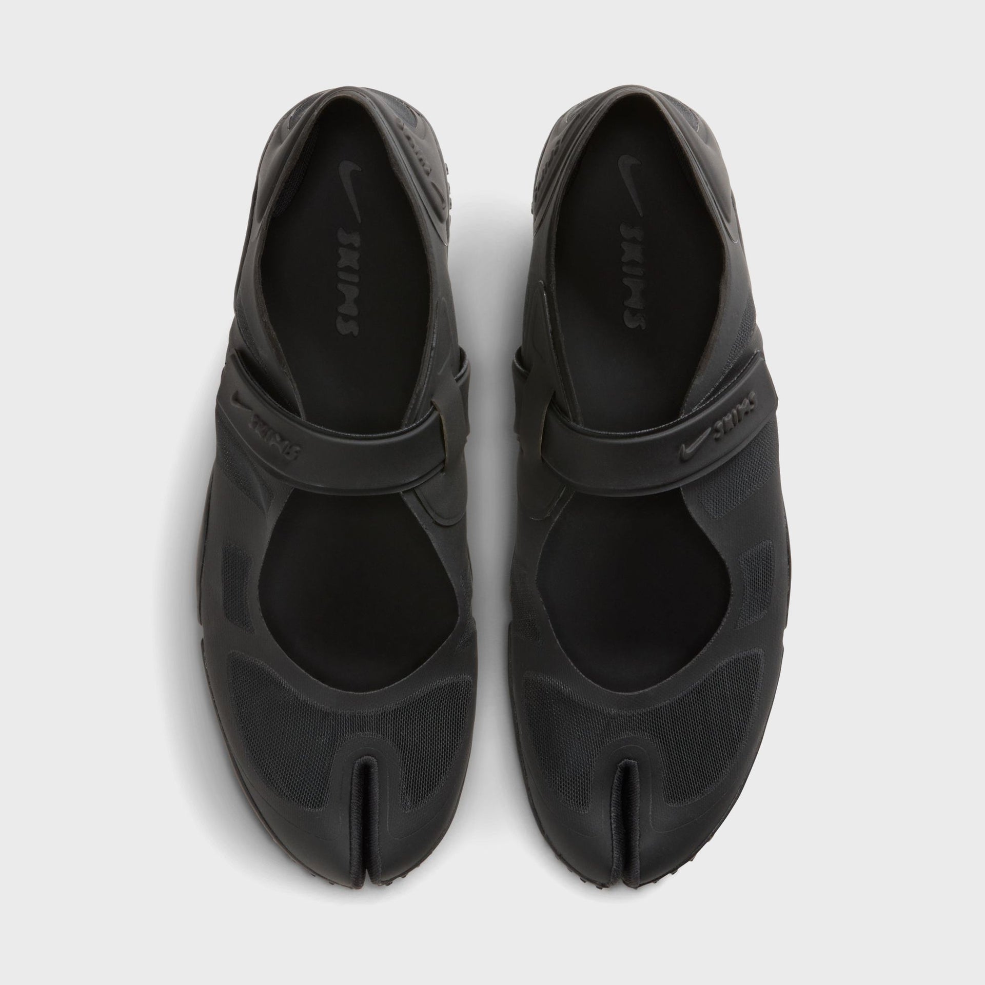 NikeSKIMS WMNS Rift Mesh - Black / Black / Dark Smoke