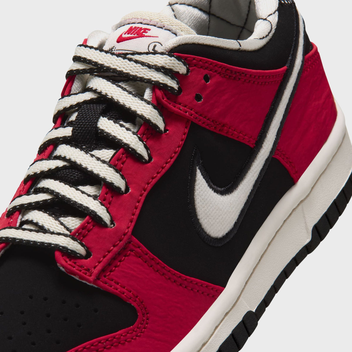 Nike GS Dunk Low Lv8 - Black / University Red / Sail