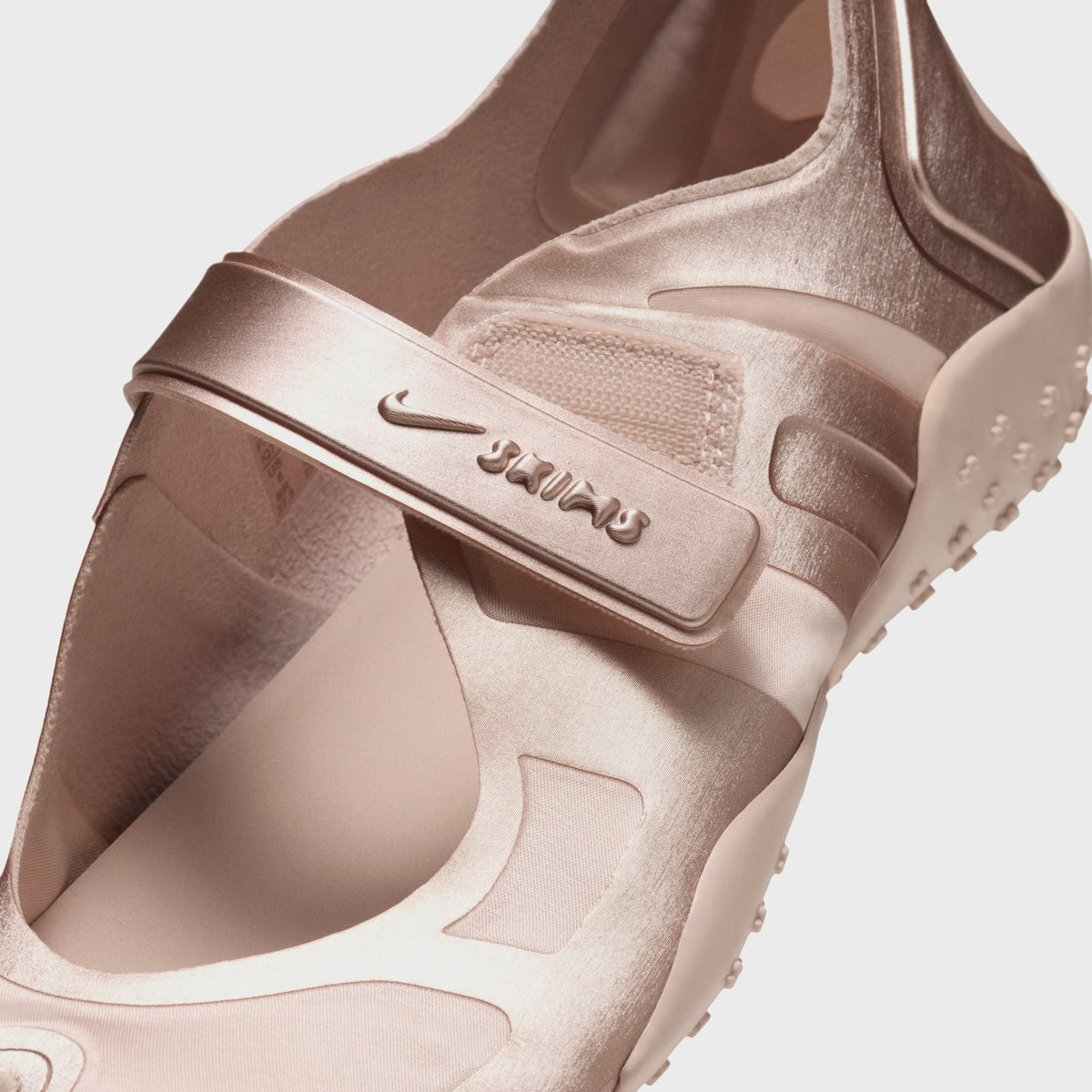 NikeSKIMS WMNS Rift Satin - Silt Red
