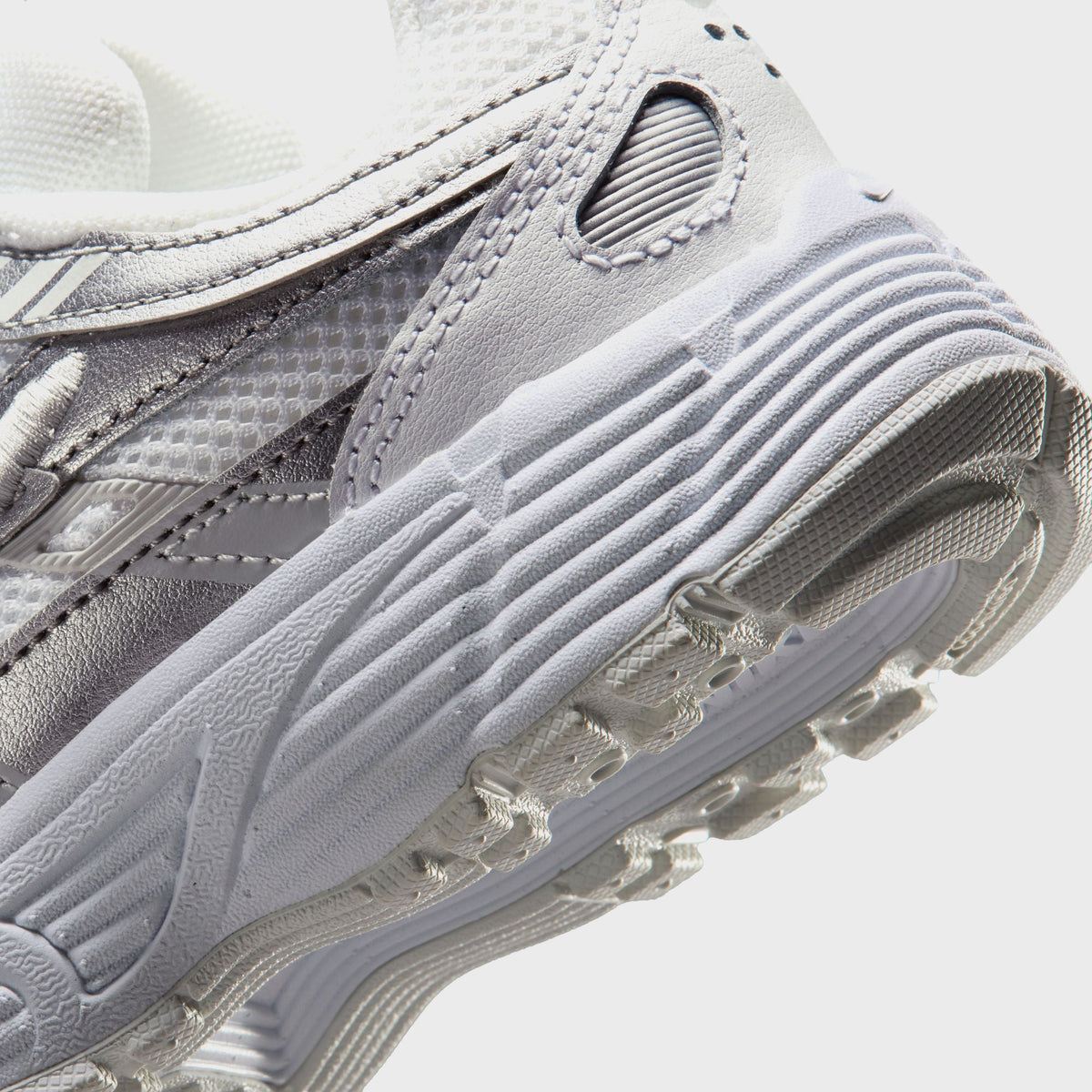 Nike PS P-6000 - White / Metallic Silver