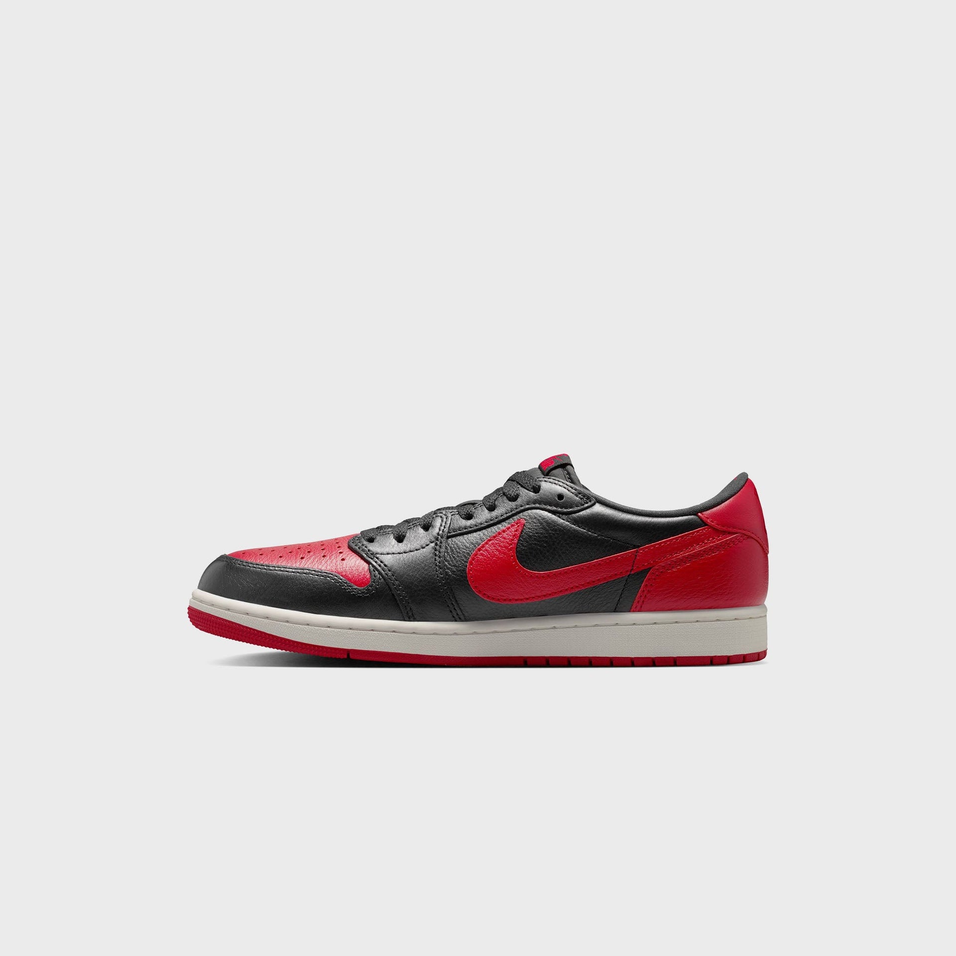 Jordan Air Jordan 1 Retro Low OG - Black / Varsity Red / Summit White