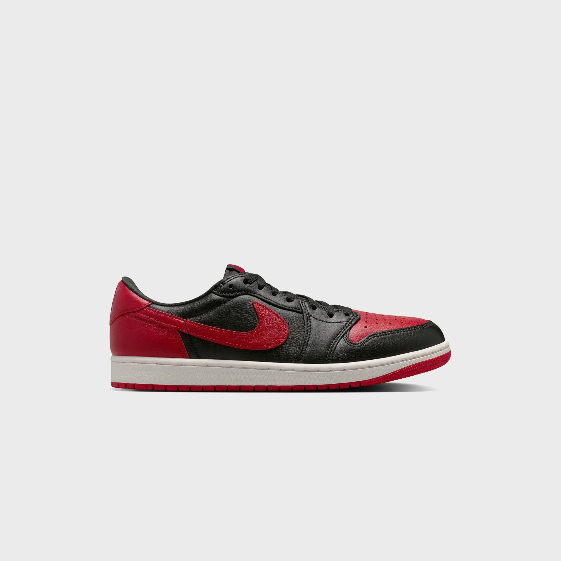 Jordan Air Jordan 1 Retro Low OG - Black / Varsity Red / Summit White